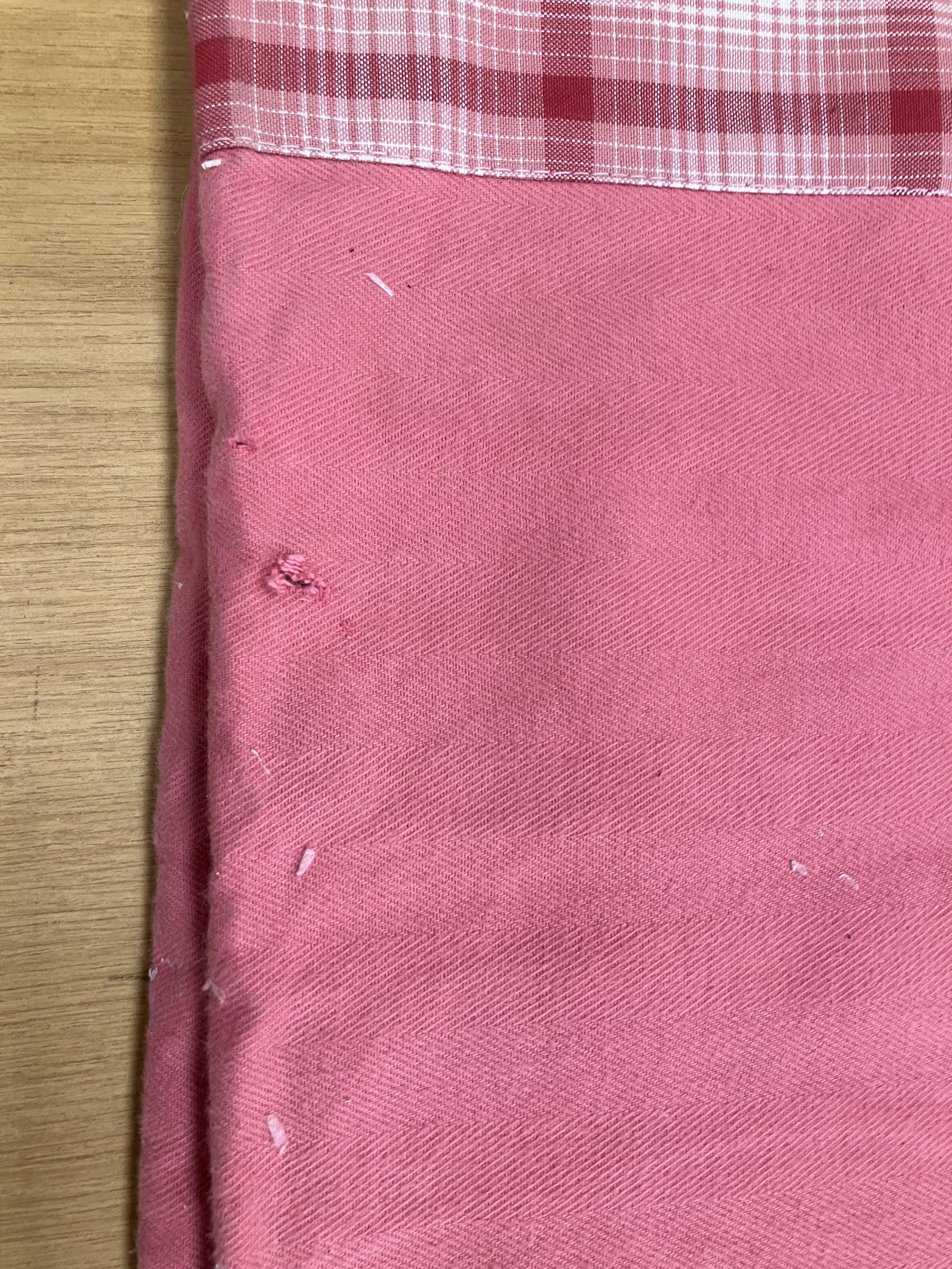 A pair of plain pink wool with gingham edged interlined curtains with taped pencil pleat headings - Image 8 of 43