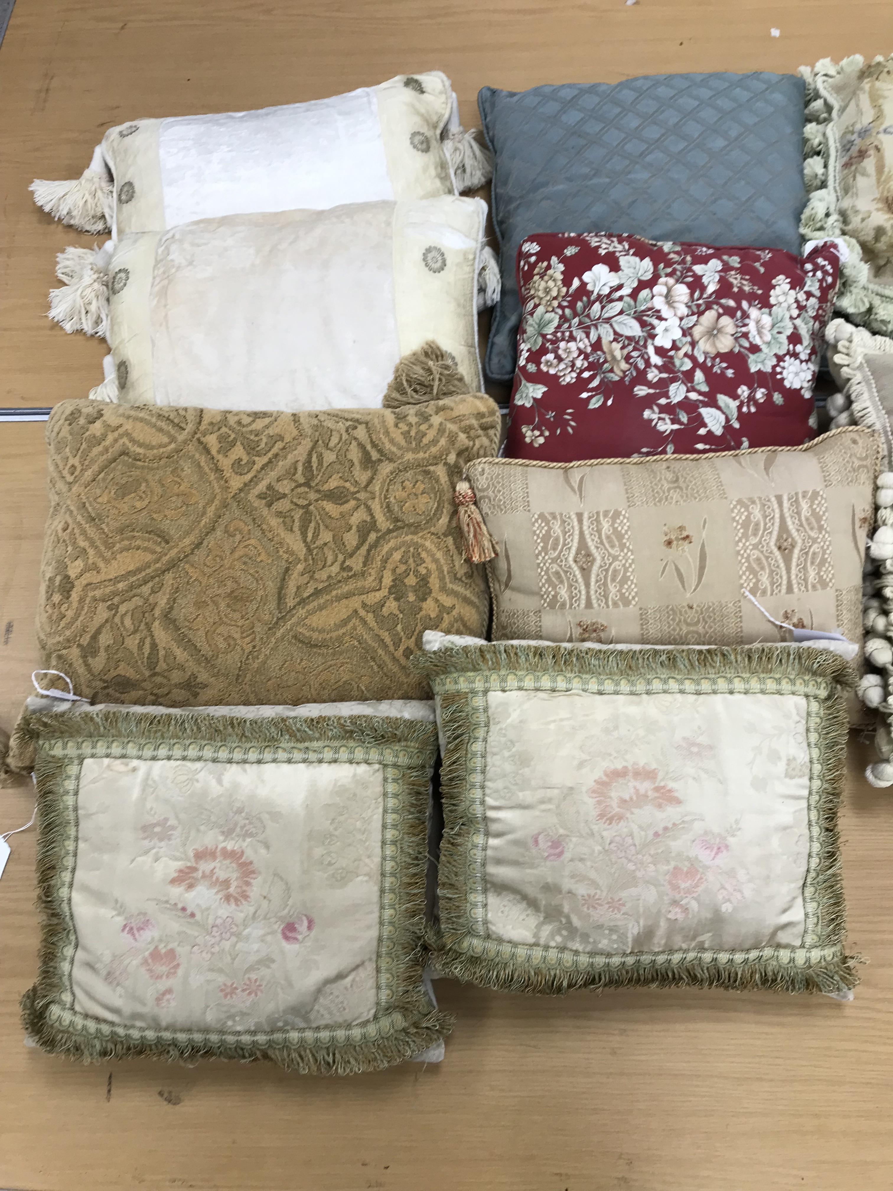 Three boxes of assorted scatter cushions - Image 3 of 5