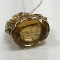 A late 18th or early 19th Century yellow metal seal ring with relief work grape and vine decoration