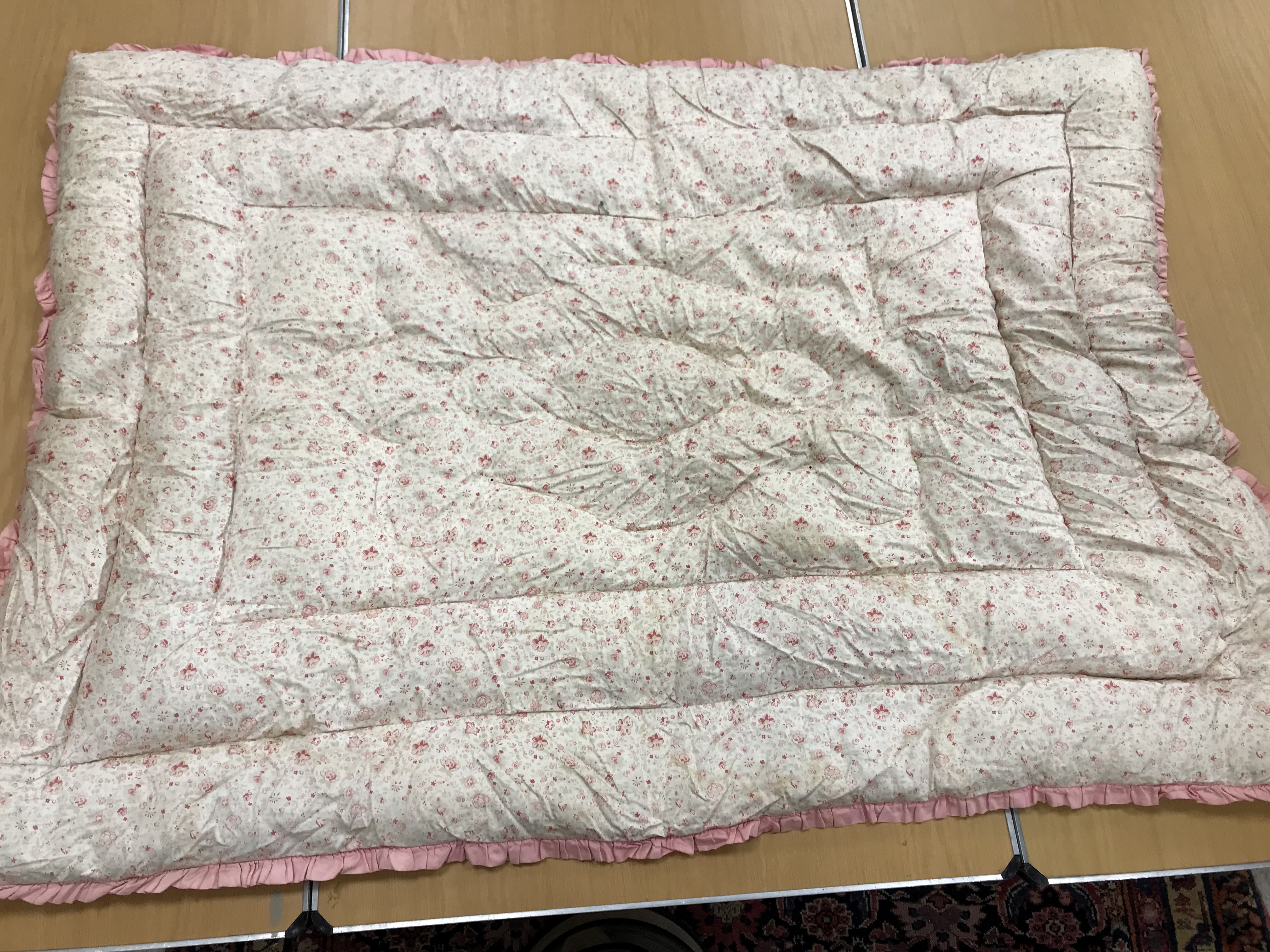 A modern Forever England white Durham style machine-stitched quilt, approx 218 cm x 245 cm, - Image 18 of 35