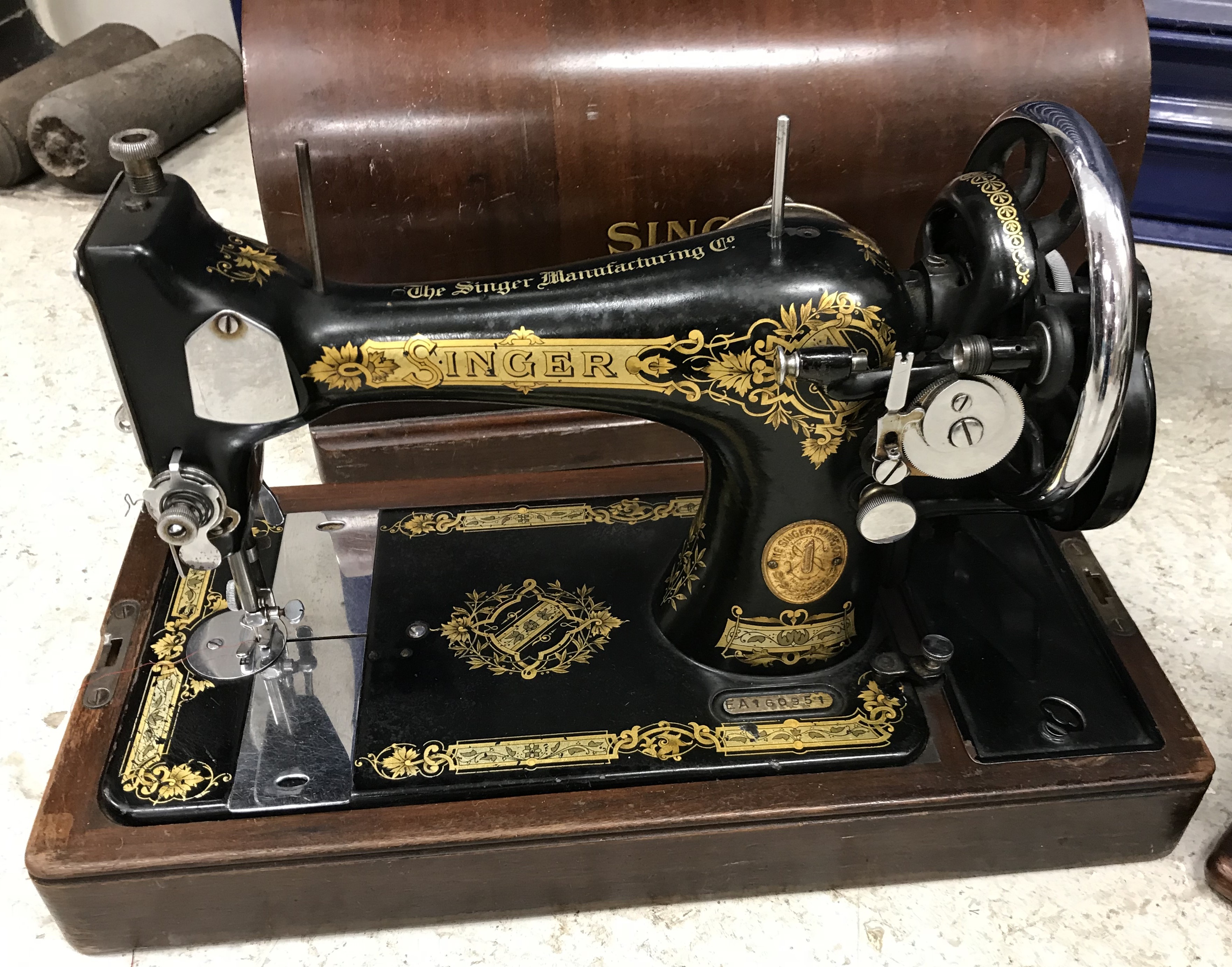 A vintage Wilcox & Gibbs sewing machine, housed in a mahogany case, - Image 3 of 4