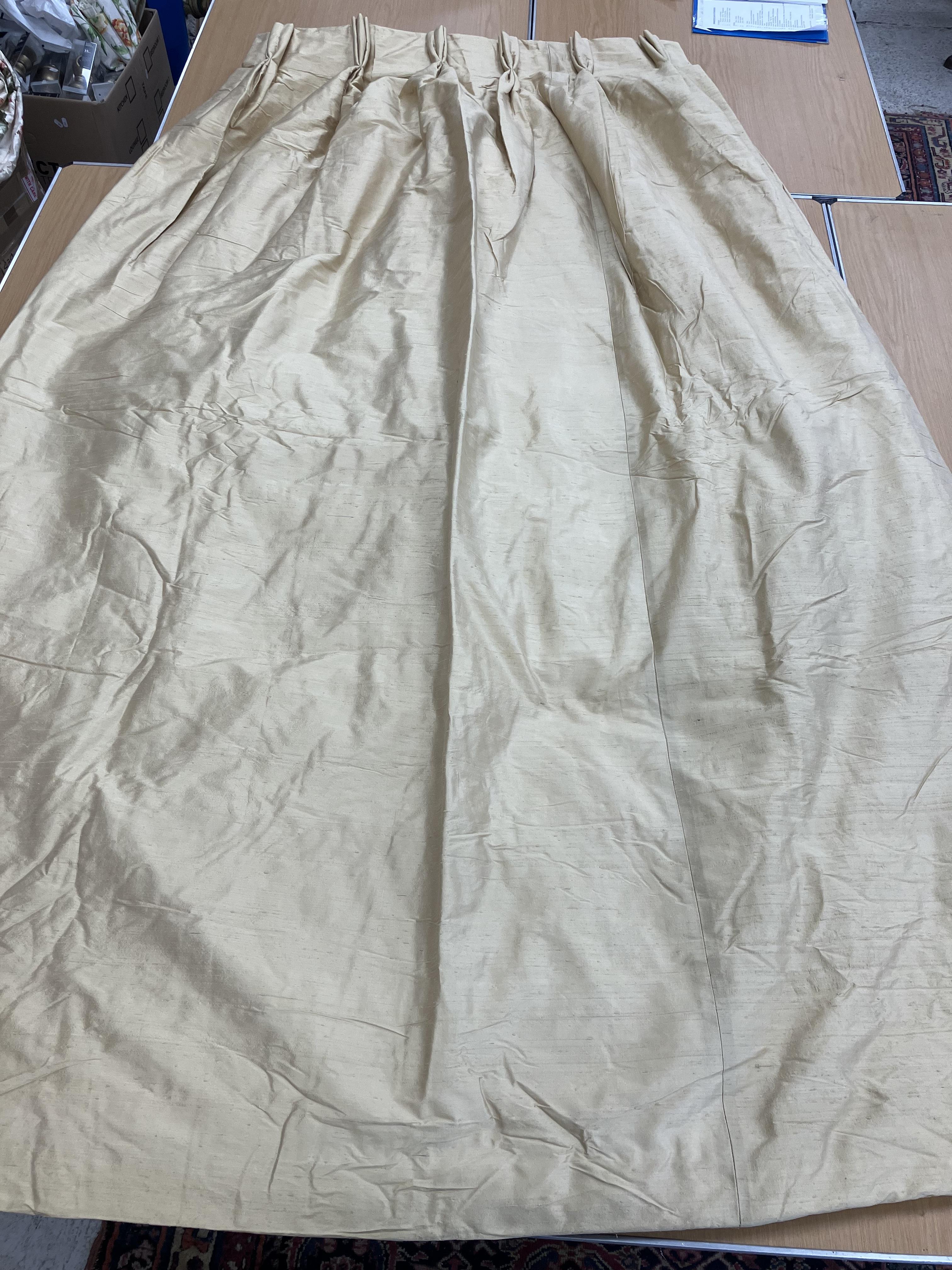 Two pairs of plain gold silk interlined curtains with fixed triple pencil pleat headings 222 cm - Image 9 of 21