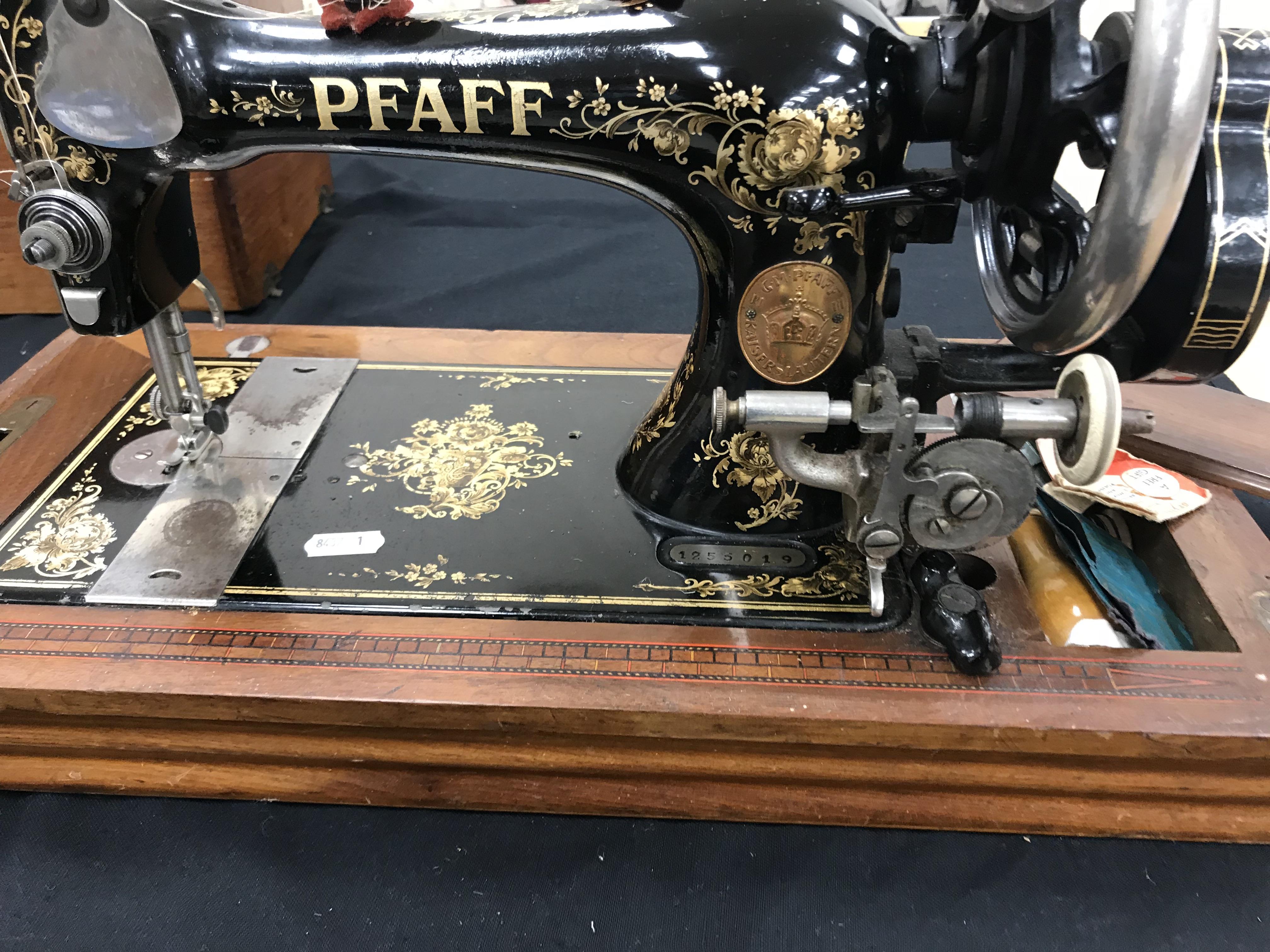 A circa 1912/1913 Pfaff hand crank sewing machine serial No. - Image 4 of 7