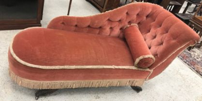 An early to mid 20th Century buttoned upholstered chaise longue on sabre supports in the Regency