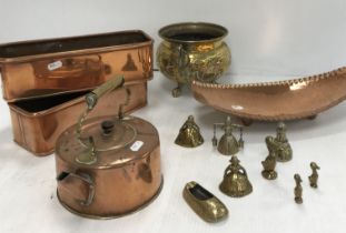 A box of assorted metal wares etc to include a copper kettle,