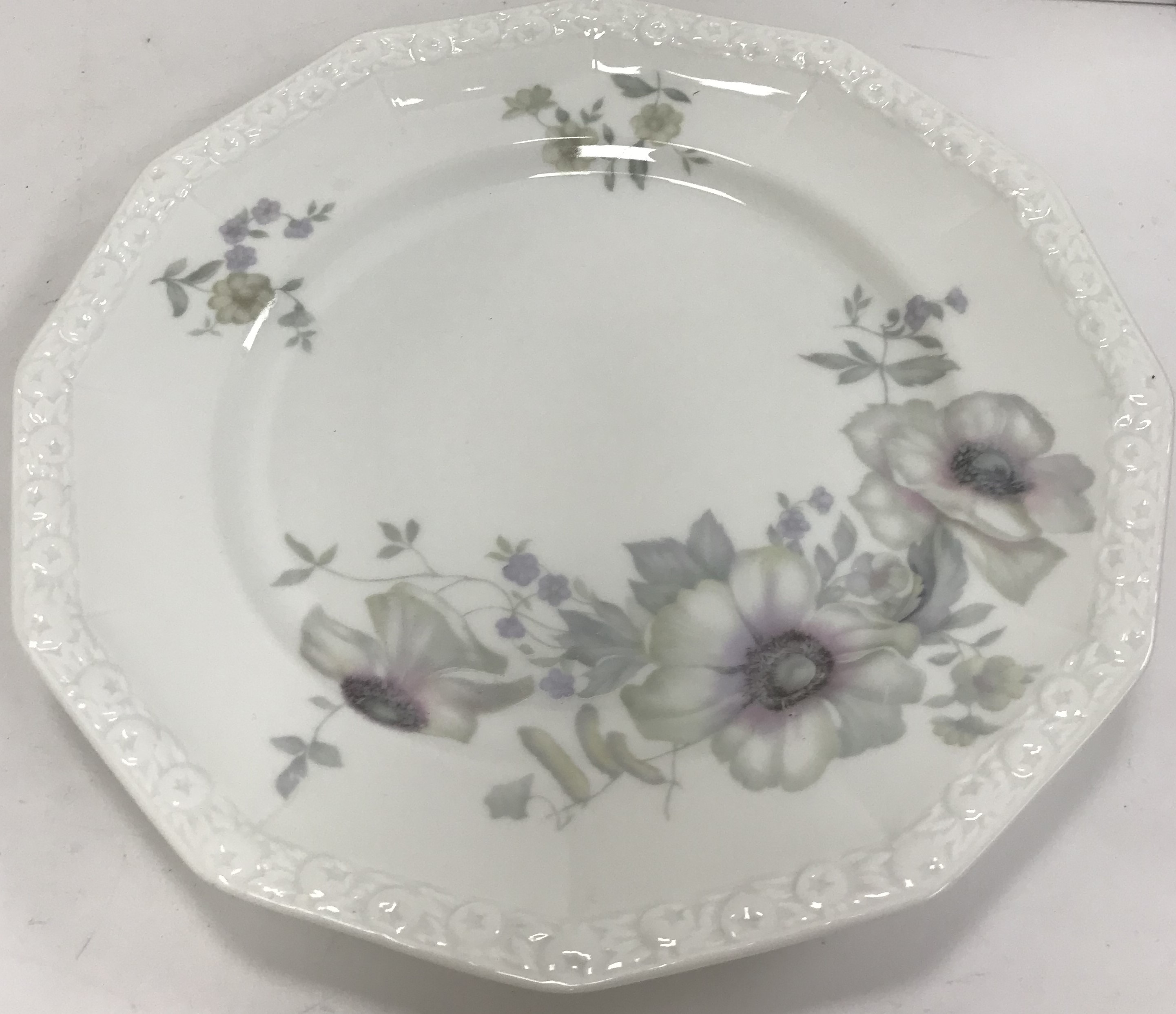 A Rosenthal "Maria" pattern floral decorated dinner service comprising soup tureen and cover, - Image 6 of 11