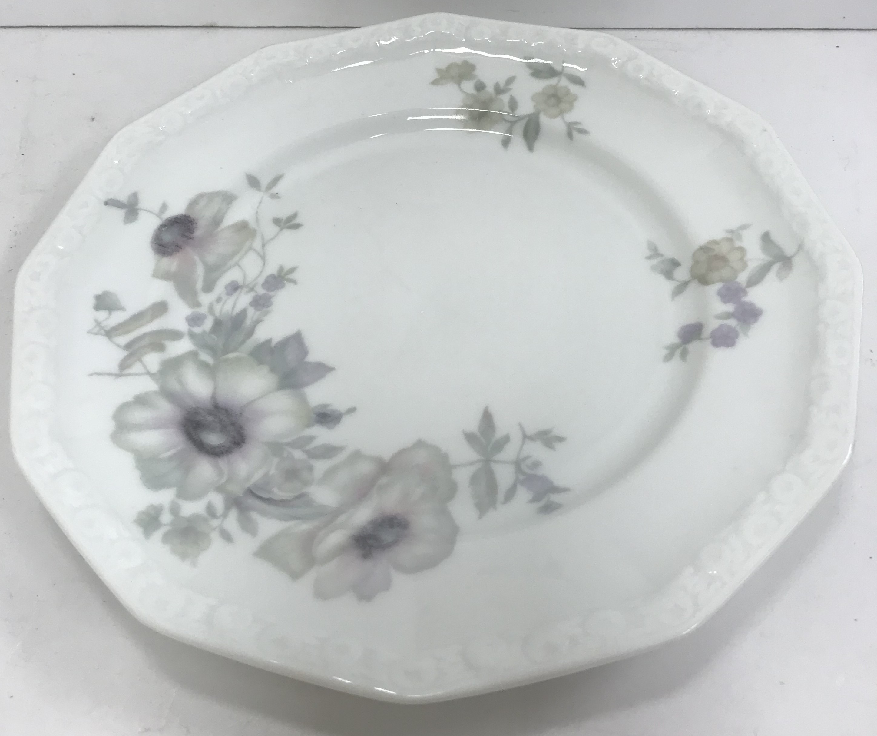 A Rosenthal "Maria" pattern floral decorated dinner service comprising soup tureen and cover, - Image 8 of 11