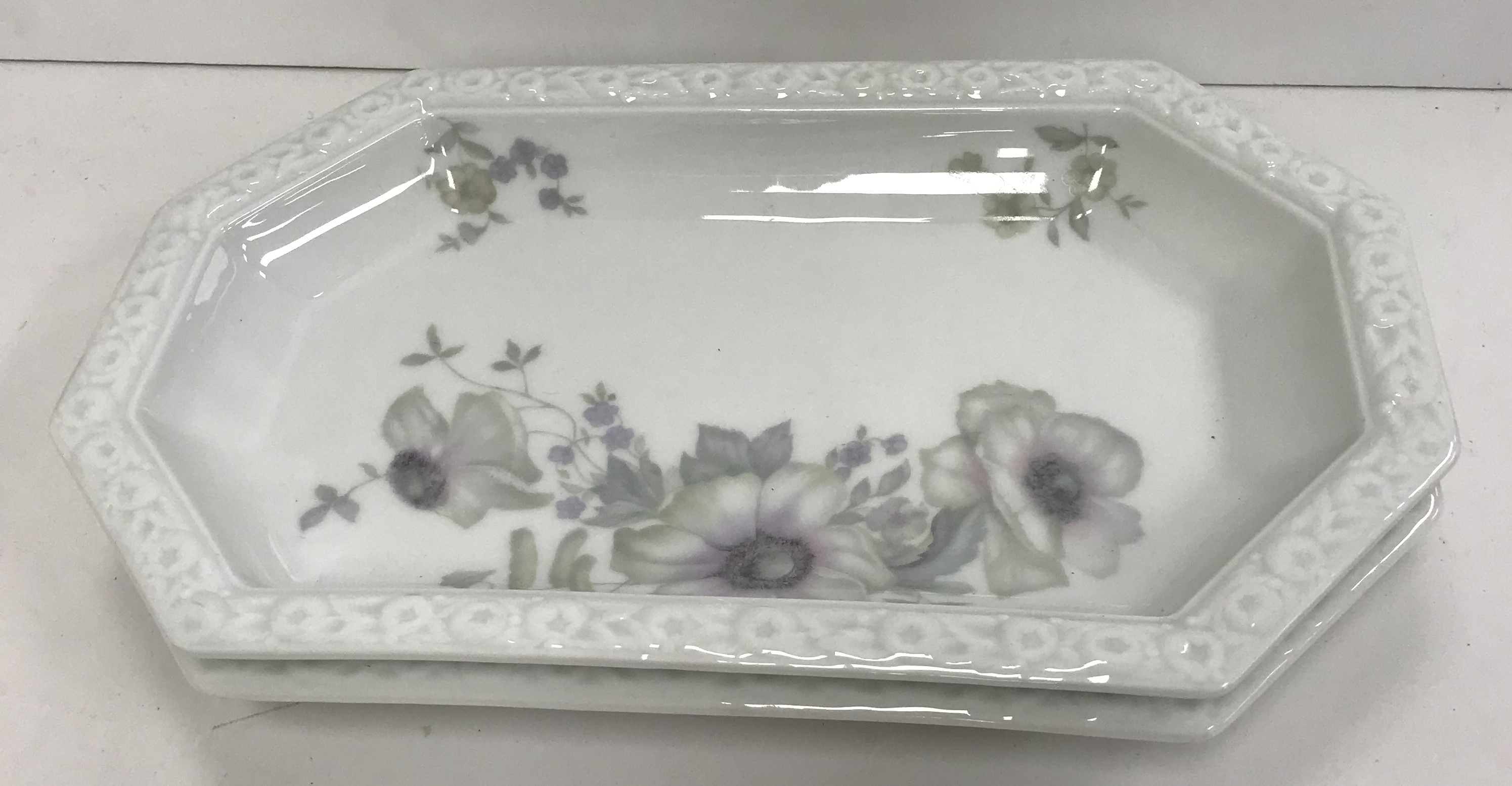 A Rosenthal "Maria" pattern floral decorated dinner service comprising soup tureen and cover, - Image 2 of 11