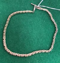 A 9 carat gold box chain link necklace / watch chain with T bar clasp, 43 cm long,