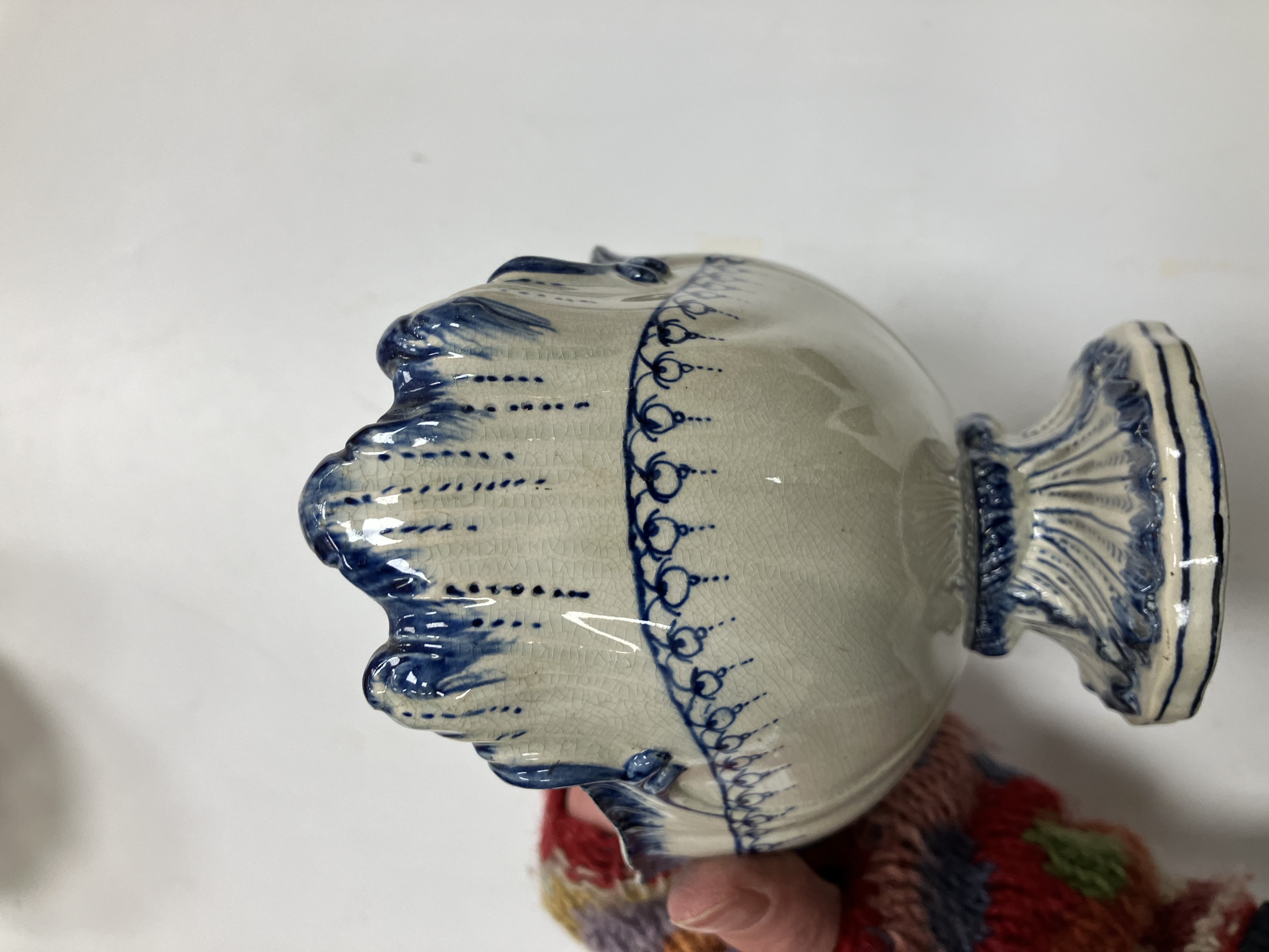 A late 18th/early 19th Century Wedgwood blue and white shell edged pearlware sauce tureen, - Image 71 of 84