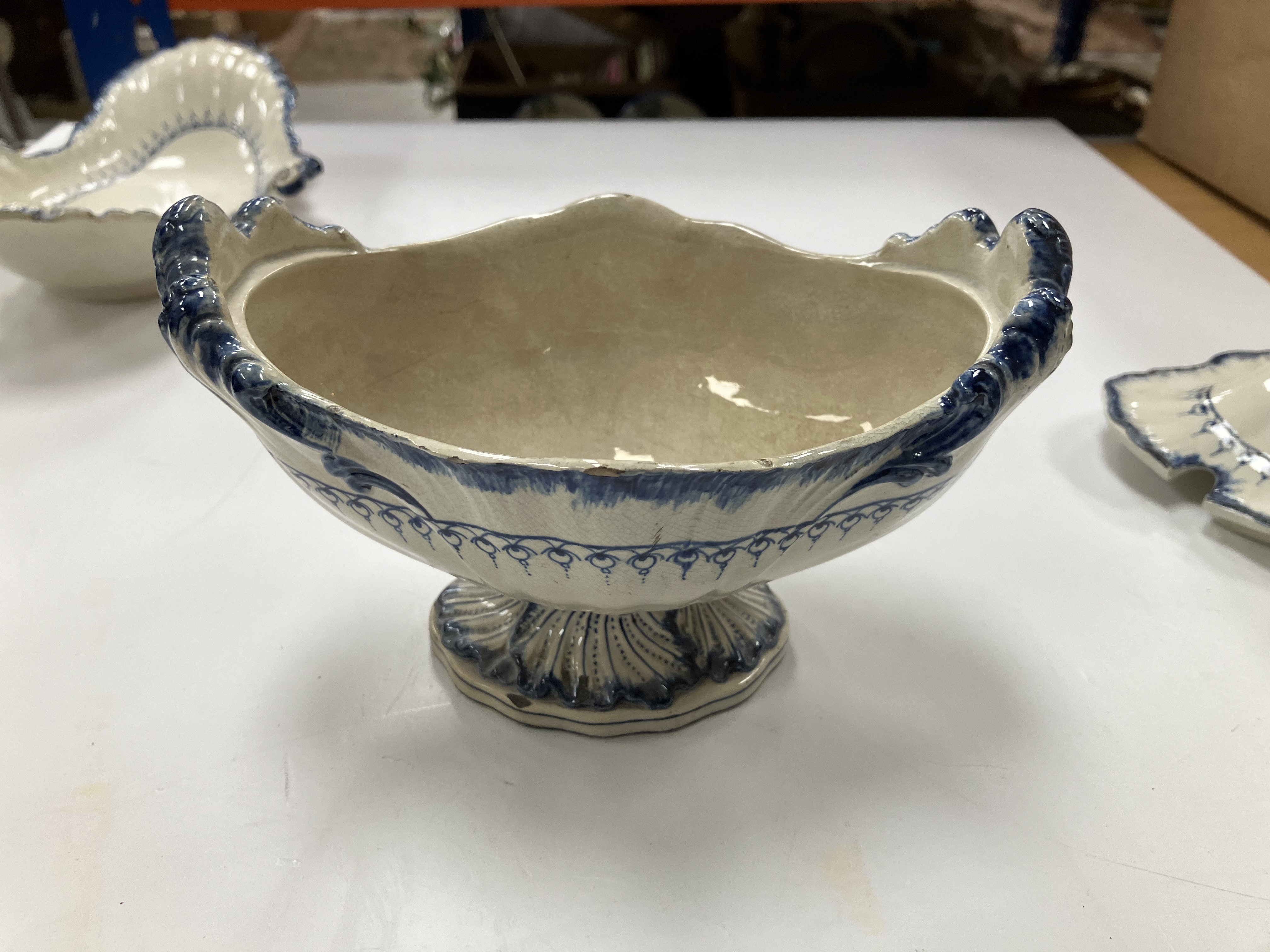 A late 18th/early 19th Century Wedgwood blue and white shell edged pearlware sauce tureen, - Image 74 of 84