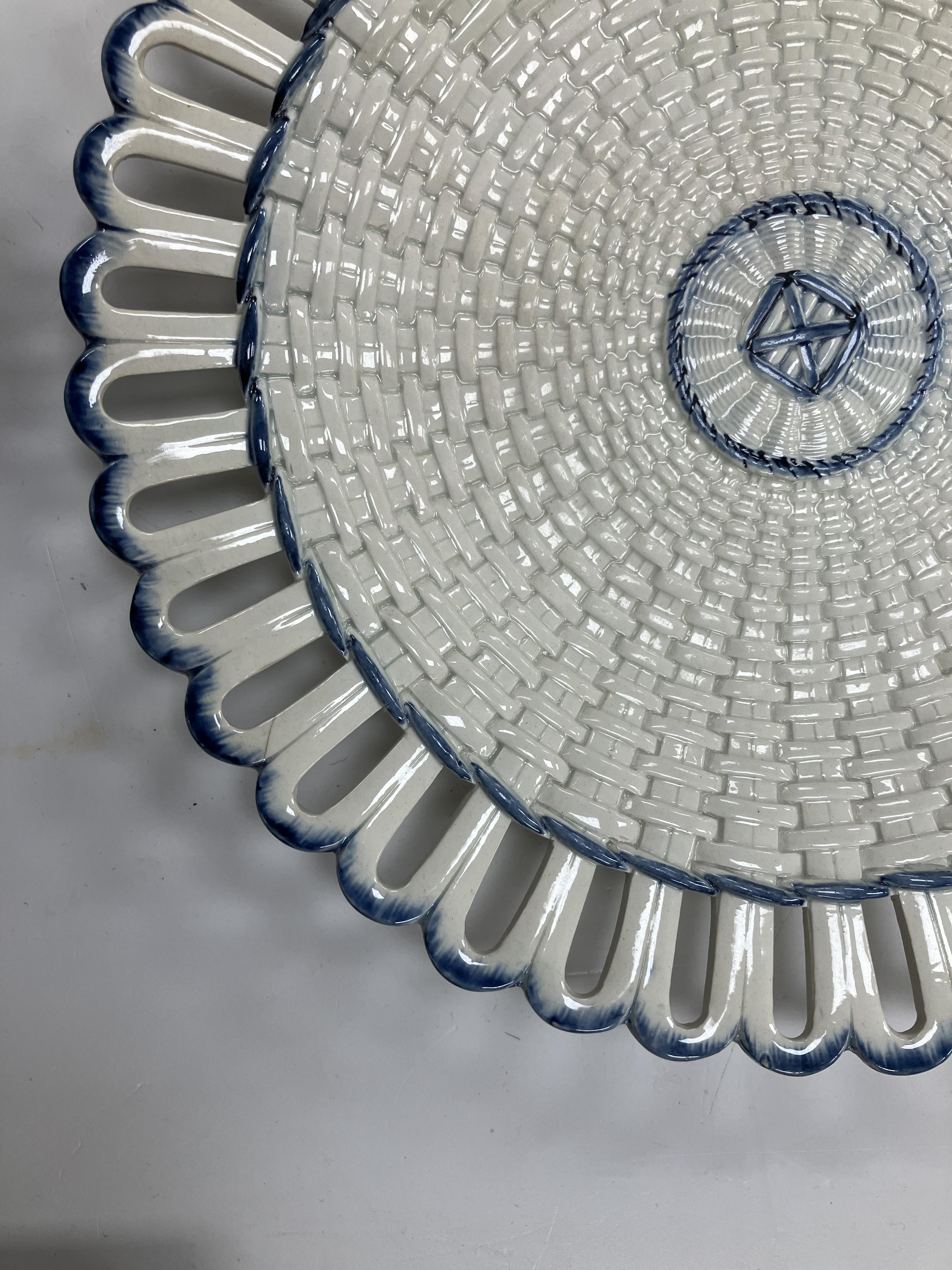 A late 18th/early 19th Century Wedgwood blue and white shell edged pearlware sauce tureen, - Image 41 of 84