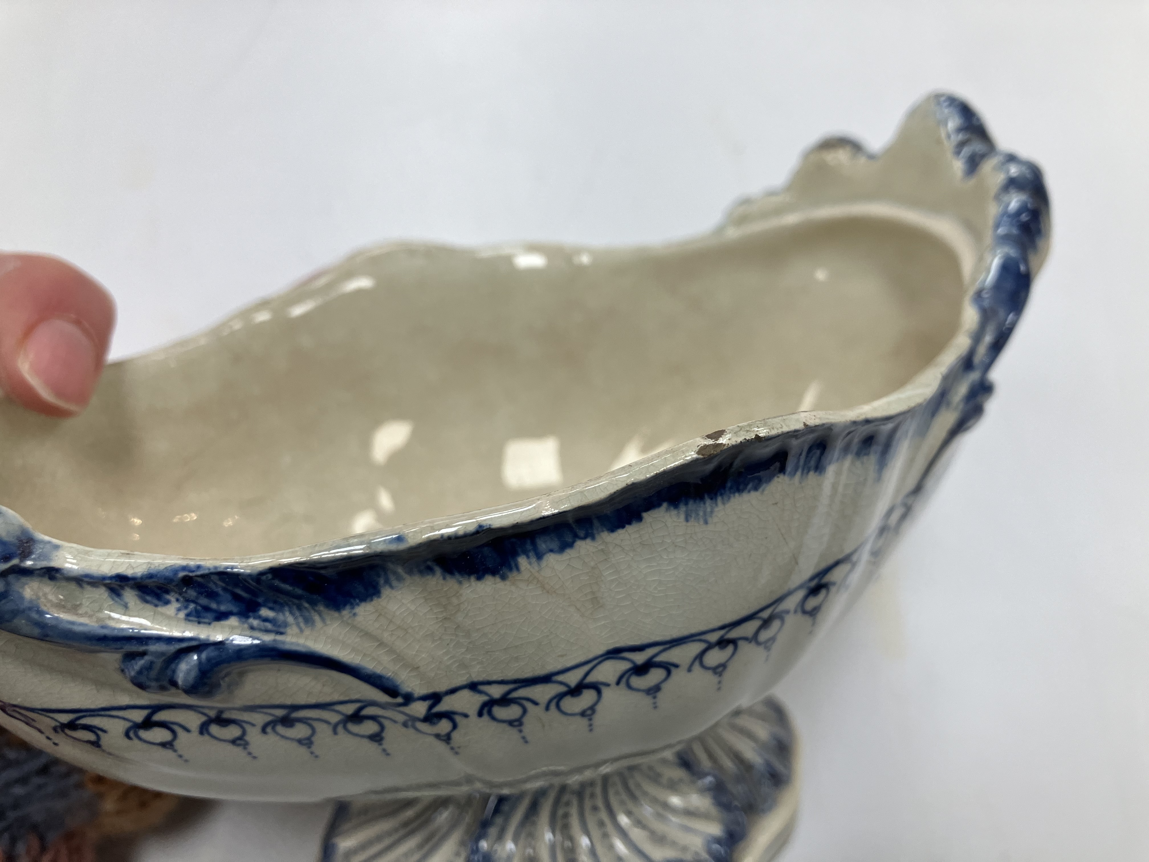 A late 18th/early 19th Century Wedgwood blue and white shell edged pearlware sauce tureen, - Image 66 of 84