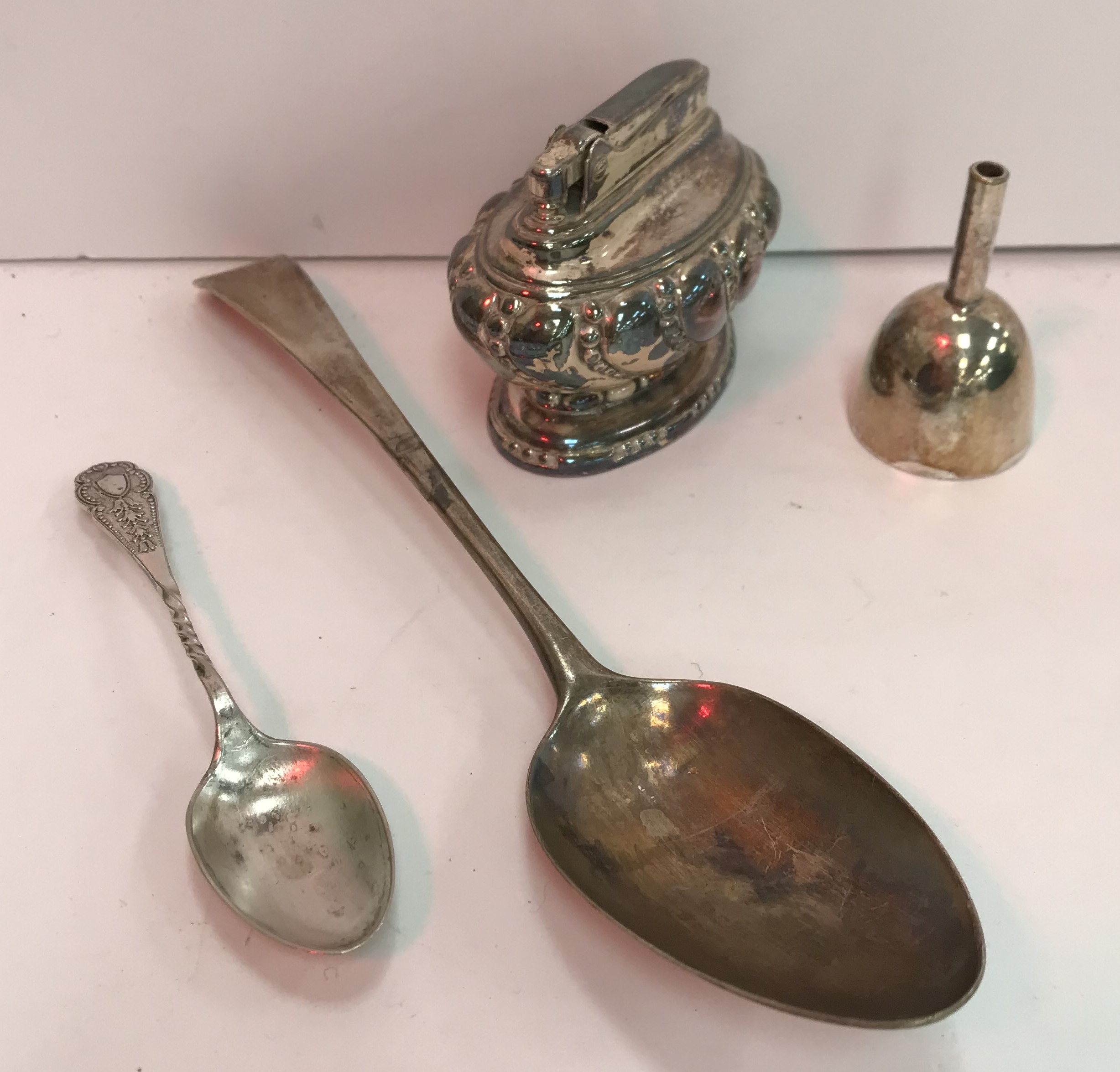 A box of various plated ware to include an Elkington oak canteen and small quantity of various - Image 11 of 14