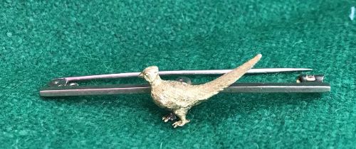 A 9 carat gold bi-colour "pheasant" brooch or pin, 5 cm wide,