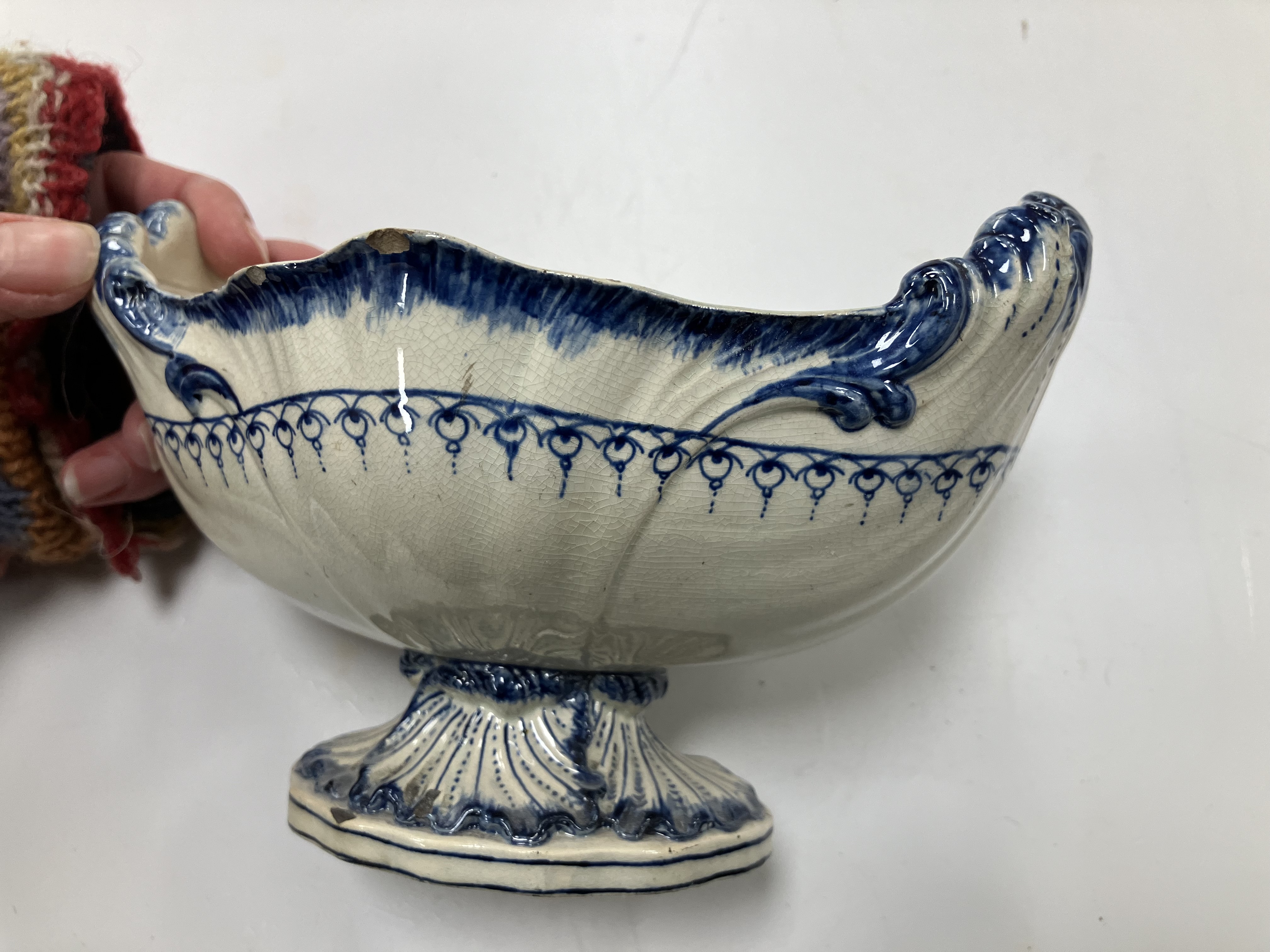 A late 18th/early 19th Century Wedgwood blue and white shell edged pearlware sauce tureen, - Image 72 of 84