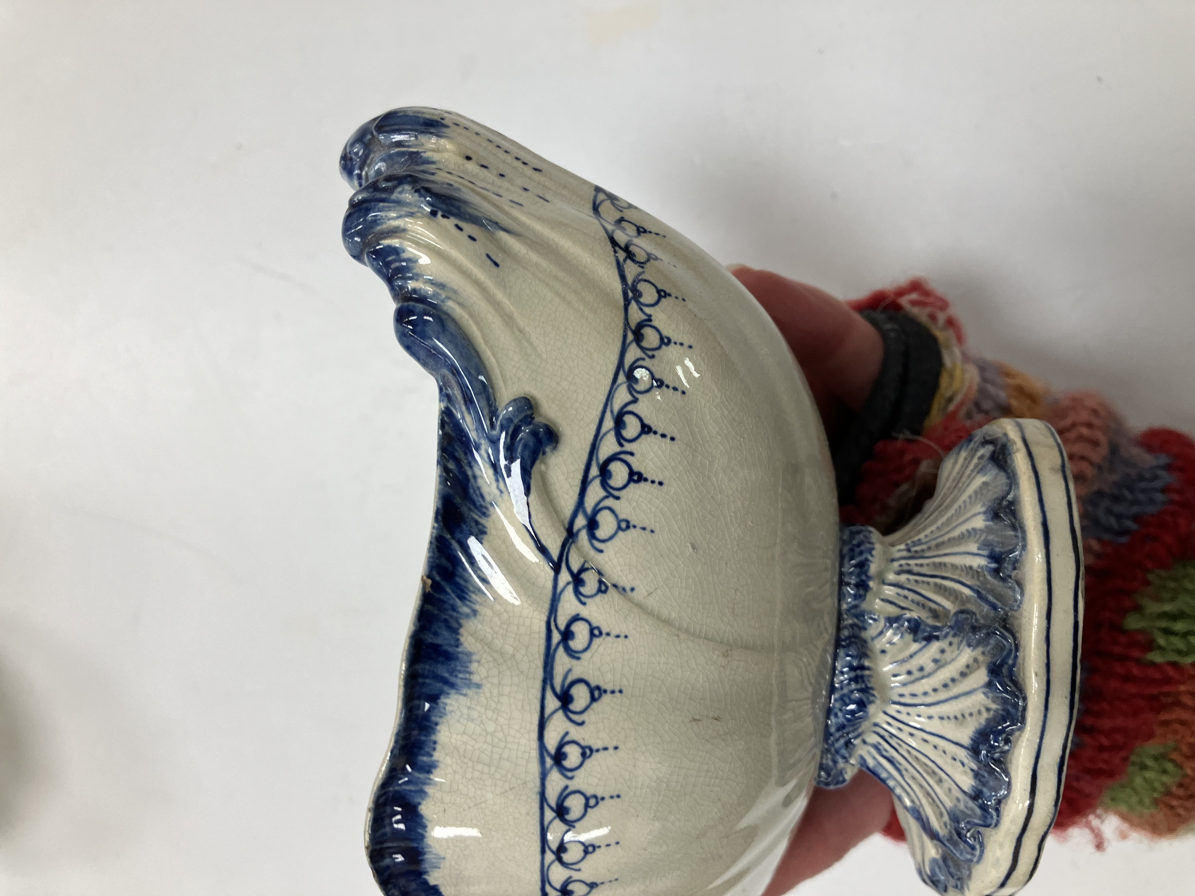 A late 18th/early 19th Century Wedgwood blue and white shell edged pearlware sauce tureen, - Image 69 of 84