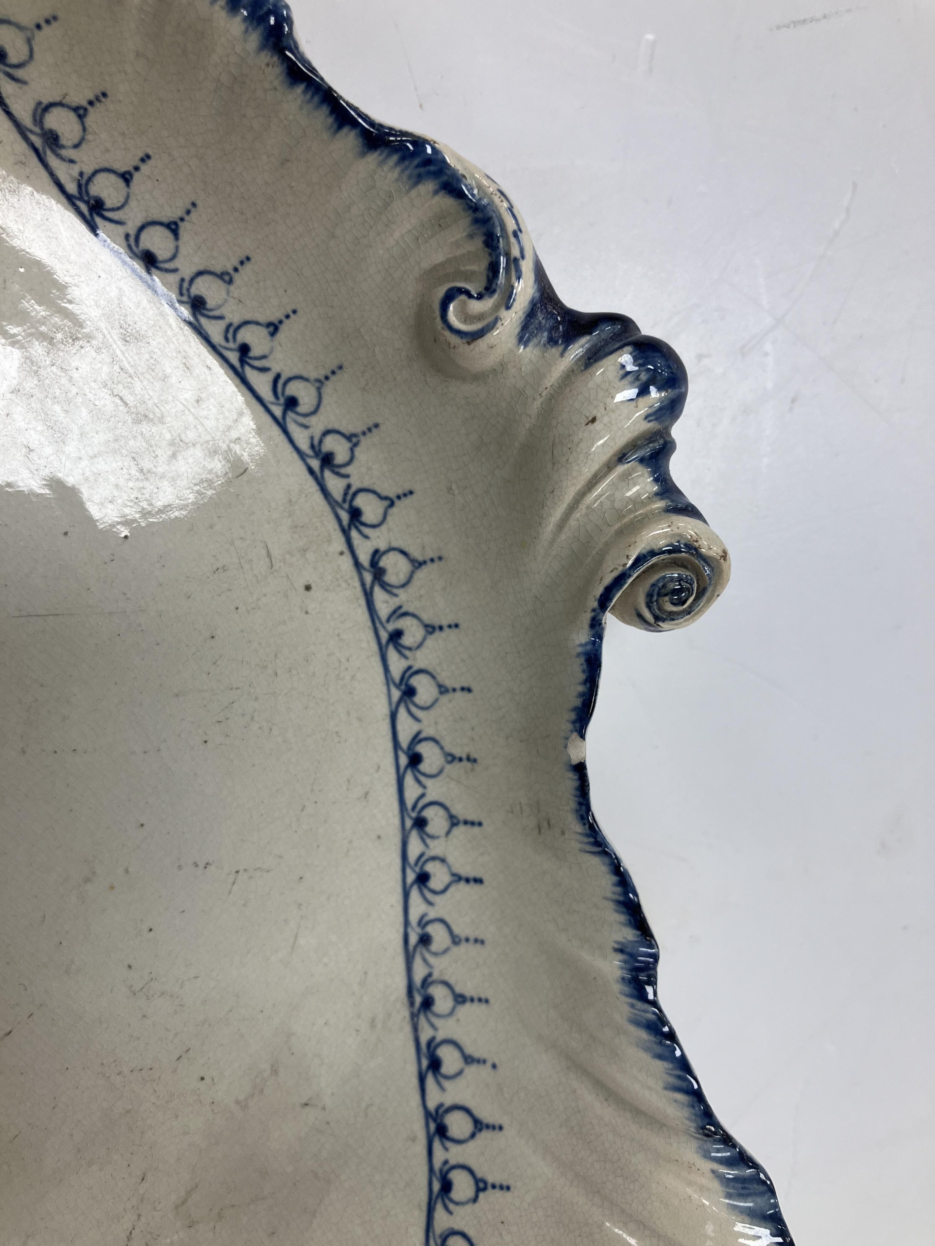 A late 18th/early 19th Century Wedgwood blue and white shell edged pearlware sauce tureen, - Image 52 of 84