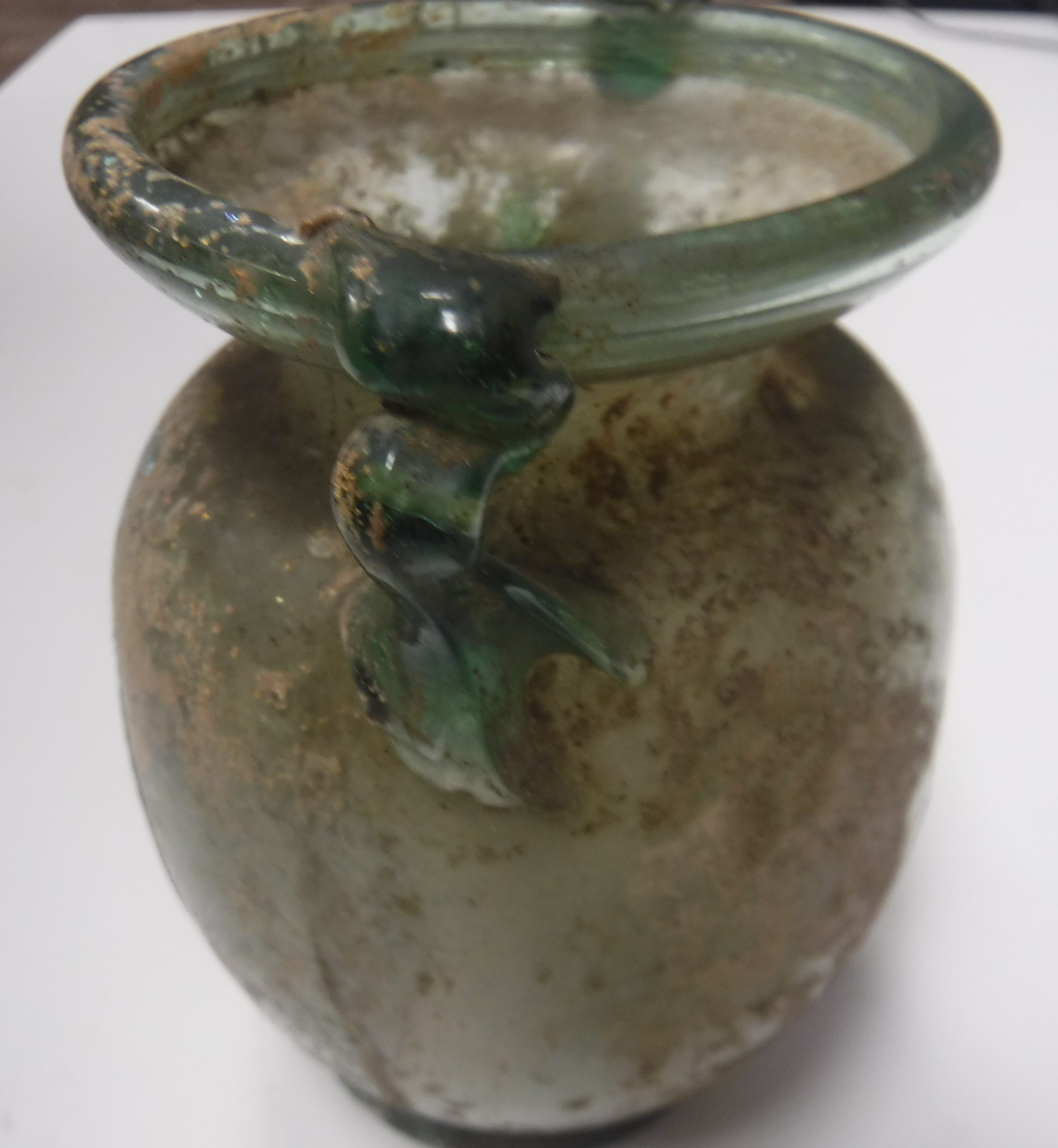 A pale green glass two handled vase in t - Image 7 of 19