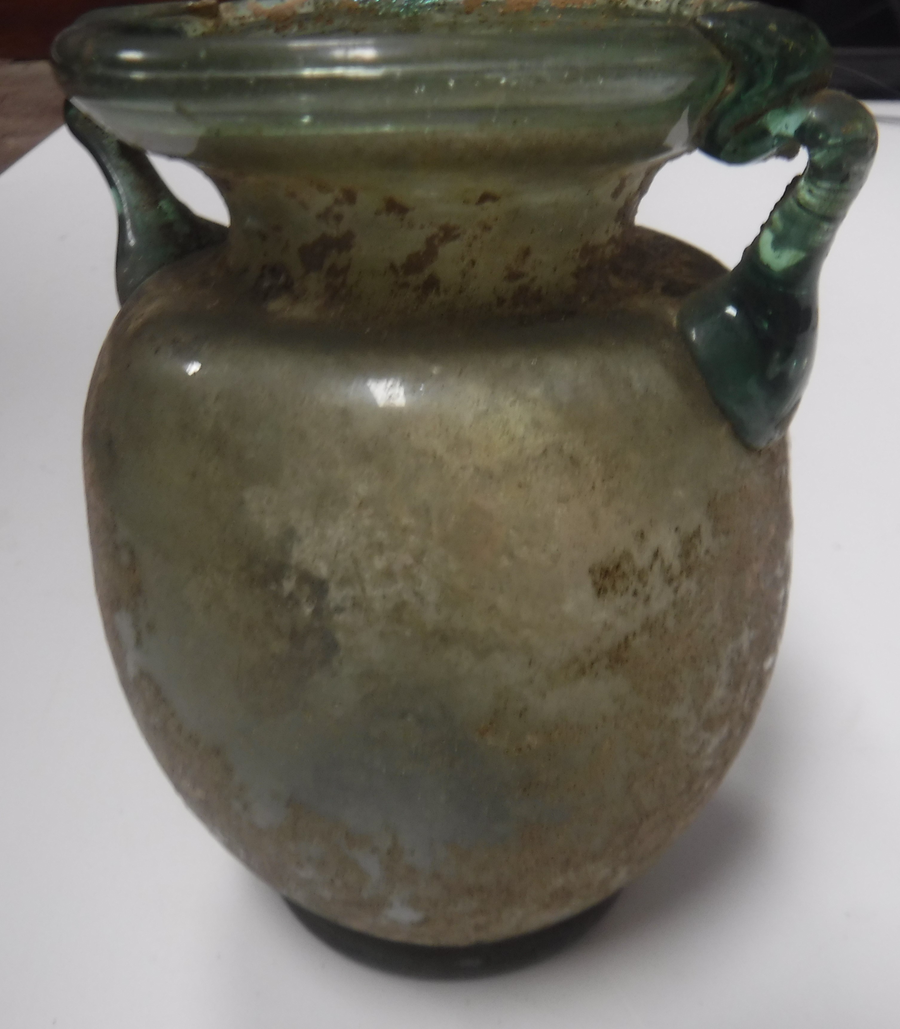 A pale green glass two handled vase in t - Image 8 of 19