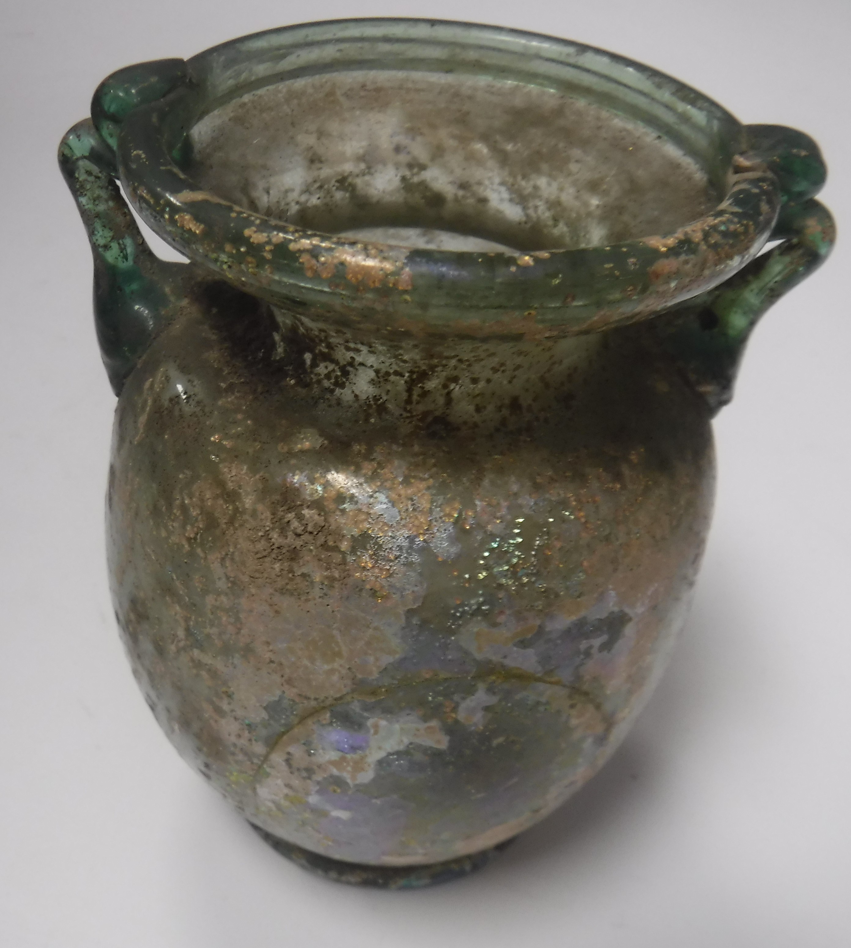 A pale green glass two handled vase in t - Image 5 of 19