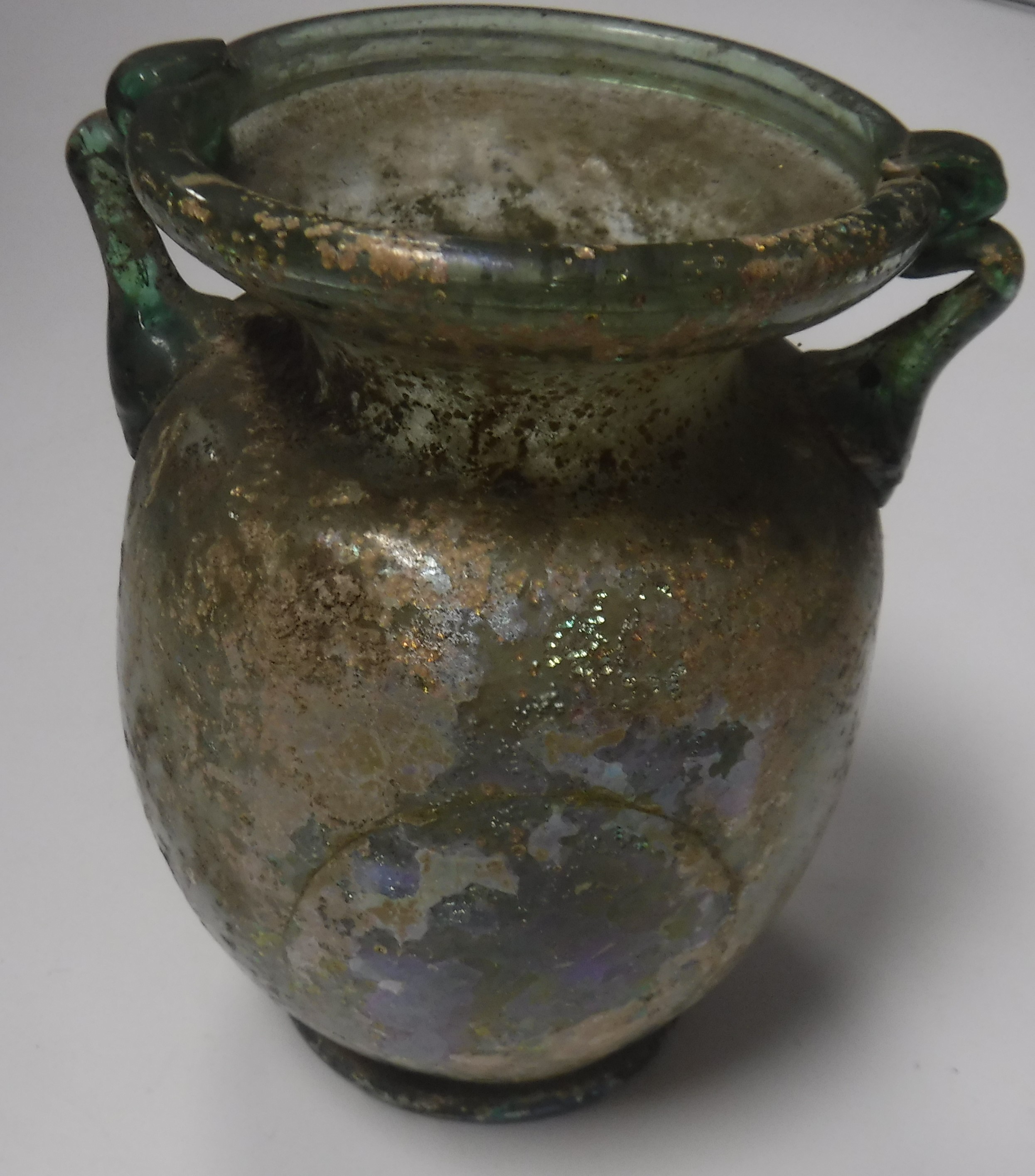 A pale green glass two handled vase in t - Image 2 of 19