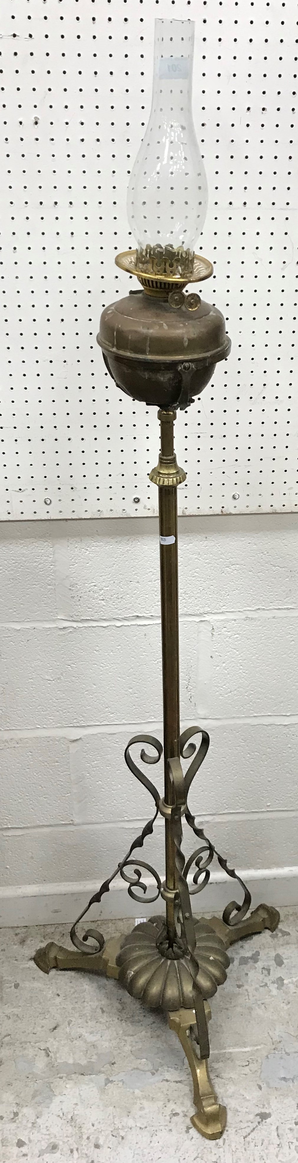 A Victorian brass telescopic oil lamp st