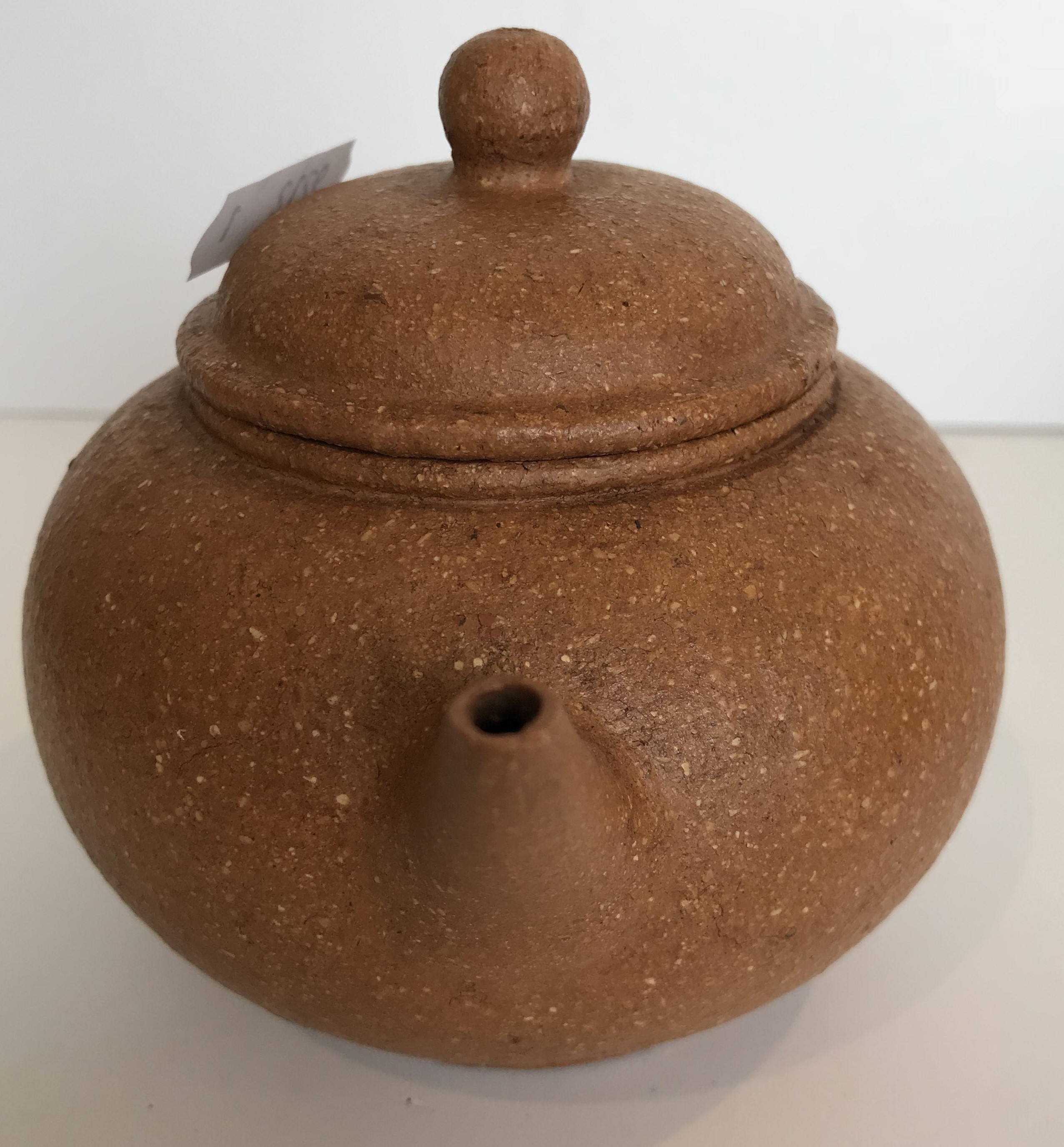 A collection of six Yi Xing tea pots, five with various seal marks, one stamped ''Russell 2004- - Image 16 of 28