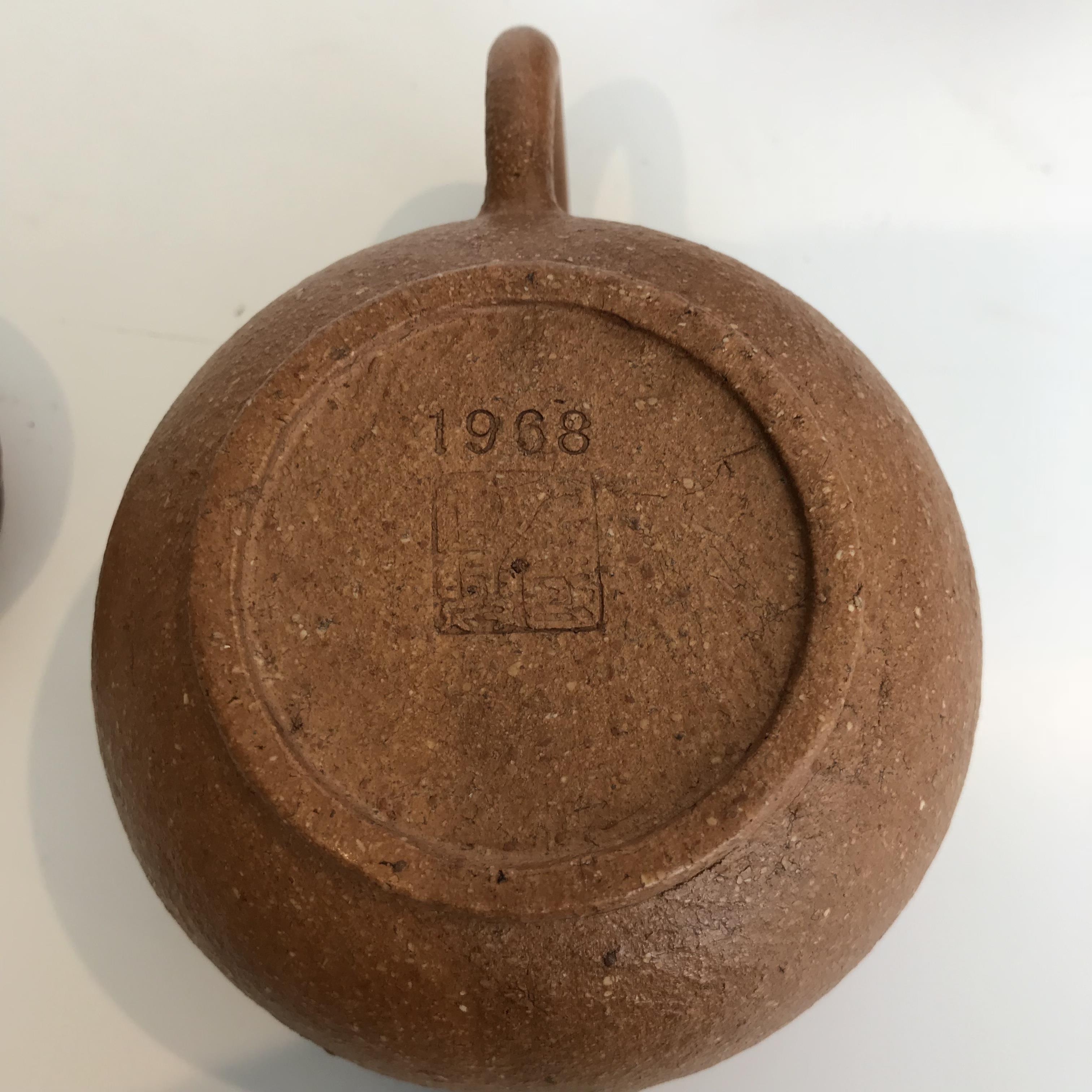 A collection of six Yi Xing tea pots, five with various seal marks, one stamped ''Russell 2004- - Image 19 of 28