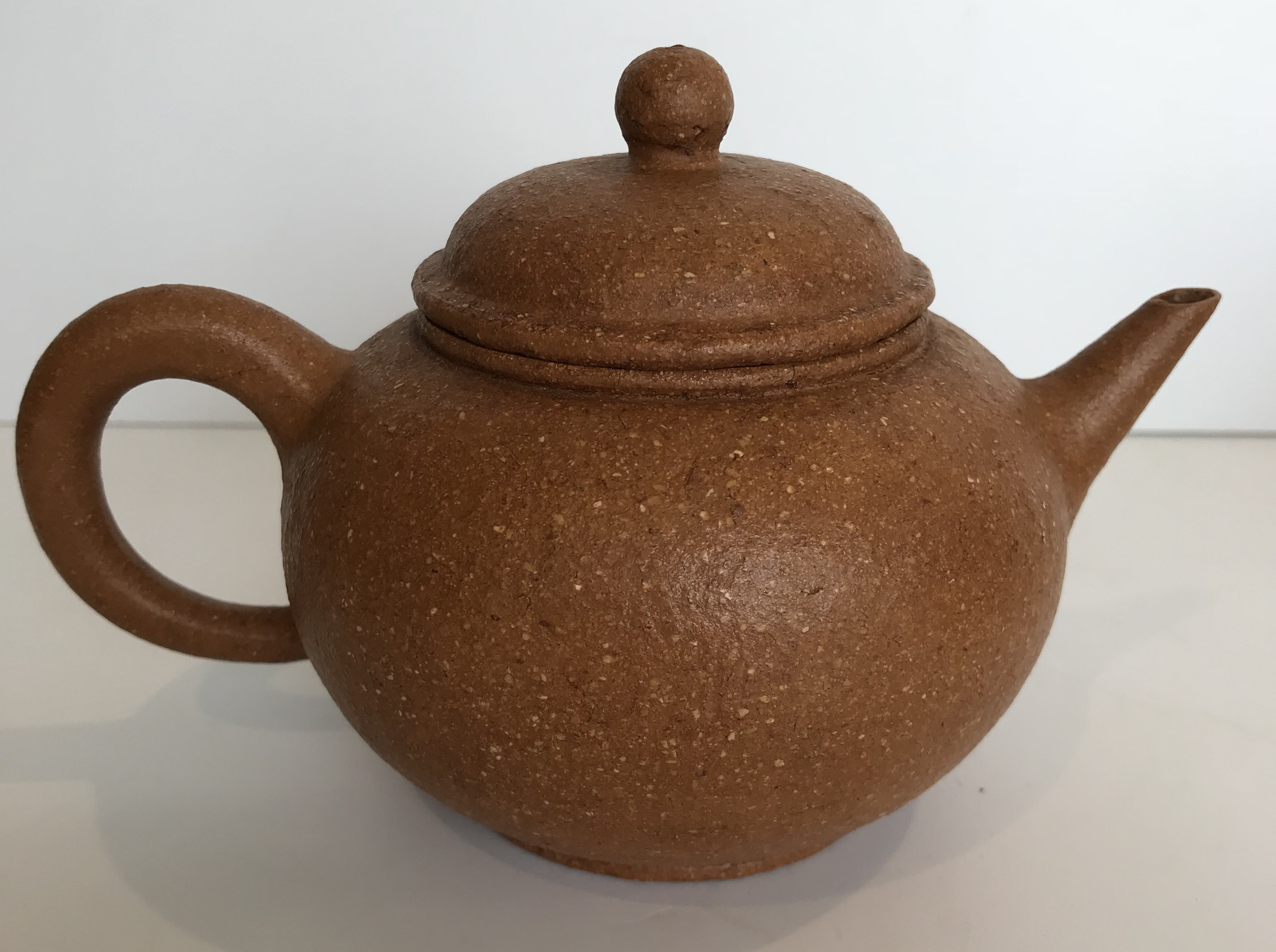 A collection of six Yi Xing tea pots, five with various seal marks, one stamped ''Russell 2004- - Image 17 of 28
