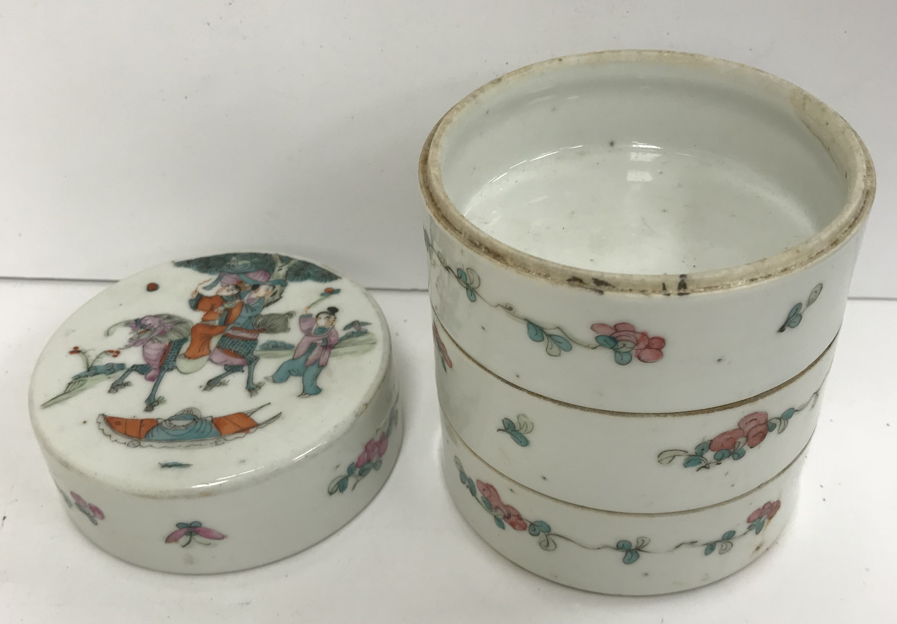 A circa 1900 Chinese porcelain stacking box of four sections in cylindrical form, the top - Image 2 of 5