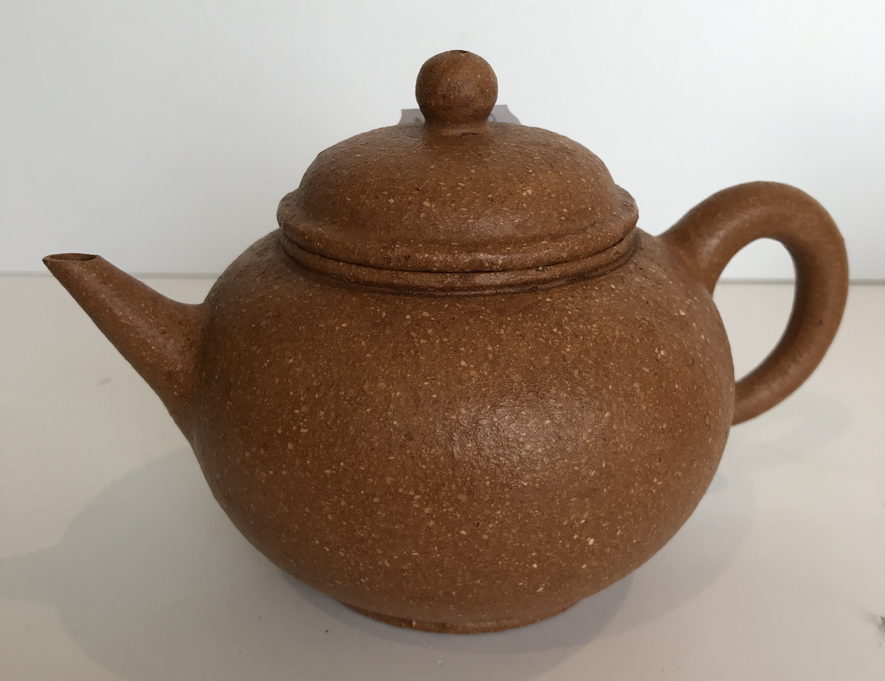 A collection of six Yi Xing tea pots, five with various seal marks, one stamped ''Russell 2004- - Image 15 of 28