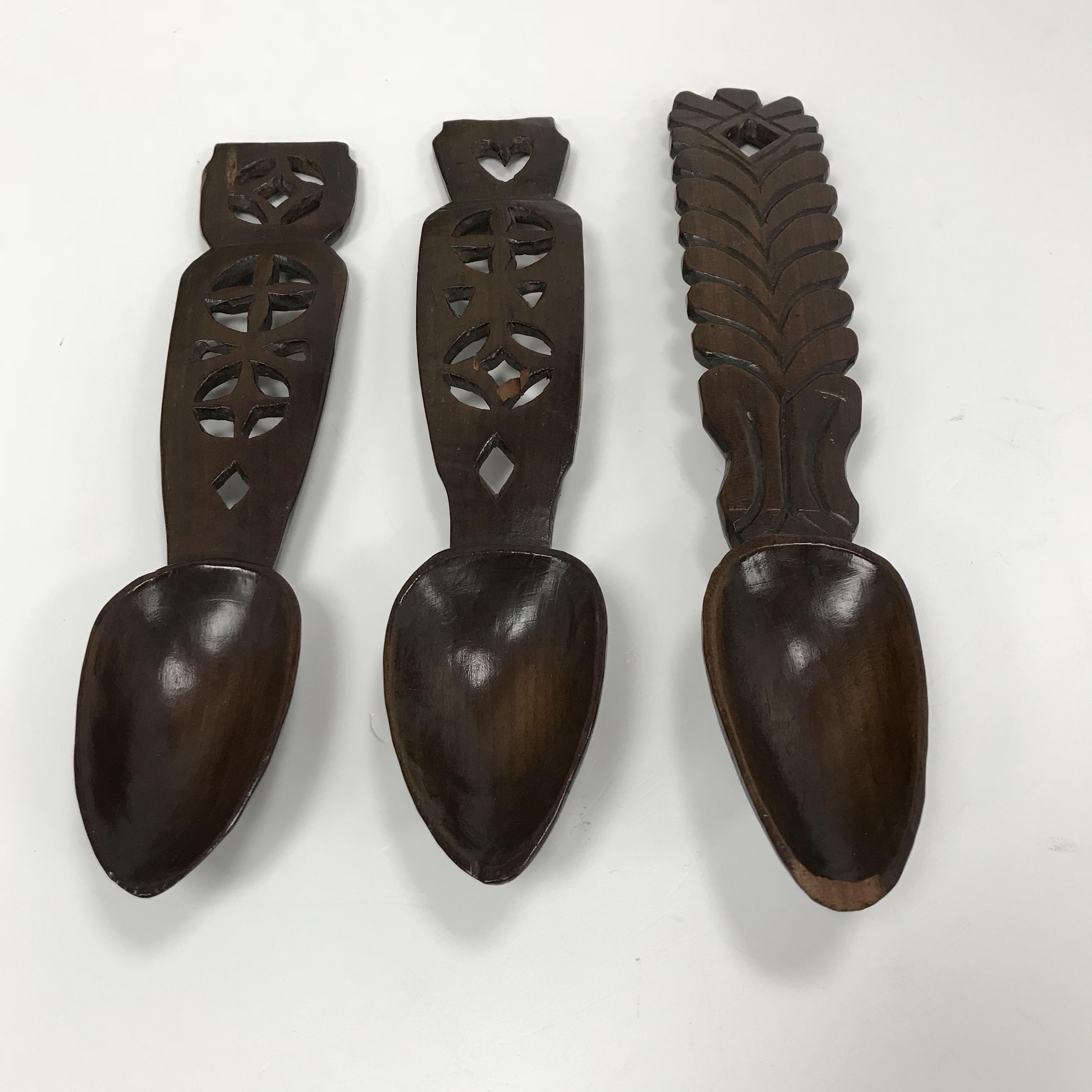 A collection of six Welsh carved treen w - Image 4 of 5
