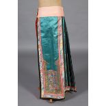 Chinese embroidery Qing dynasty: a fine and long Chinese skirt, the background in an unusual