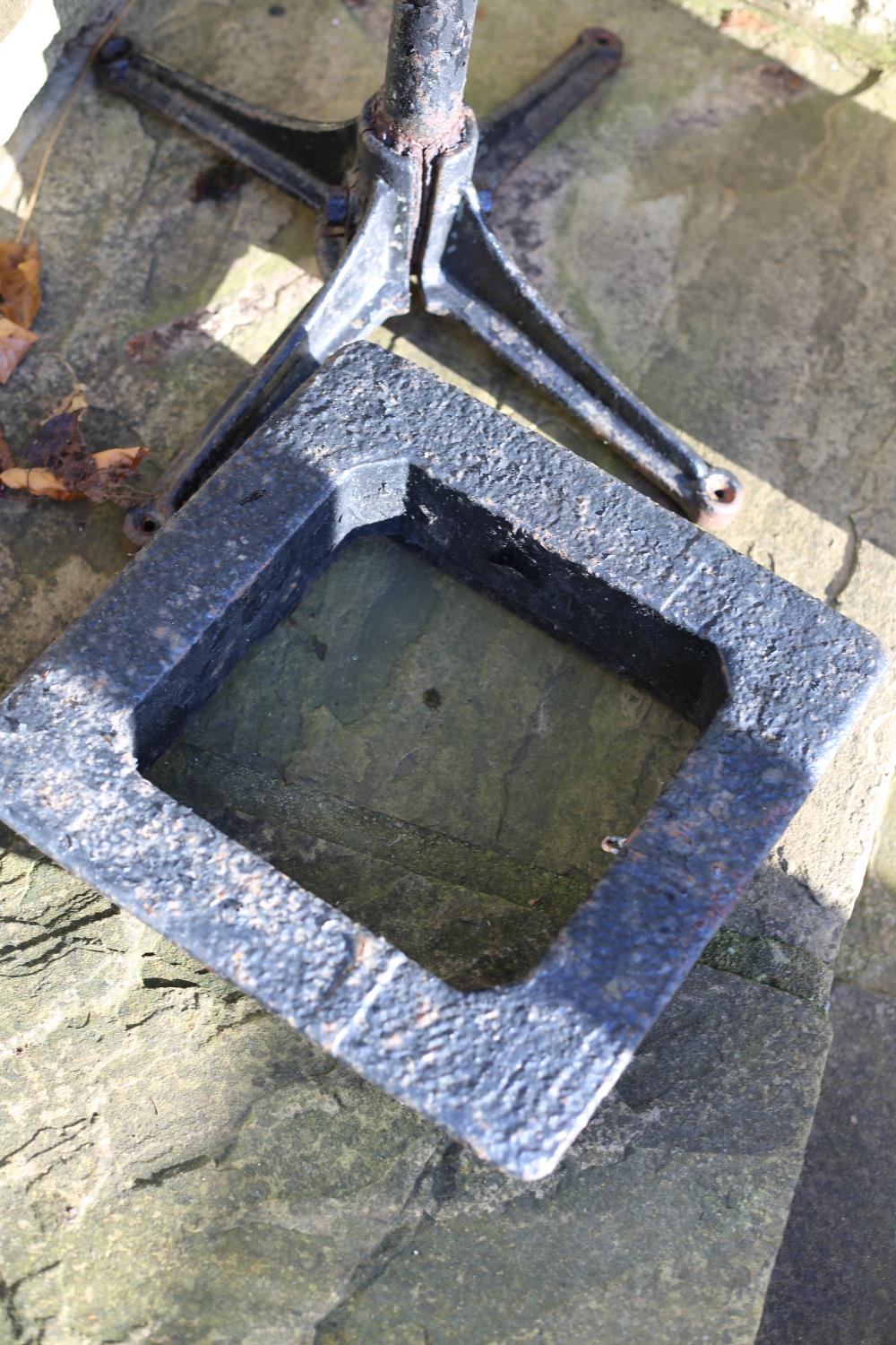 A cast iron stand and cast iron drain top - Image 5 of 5