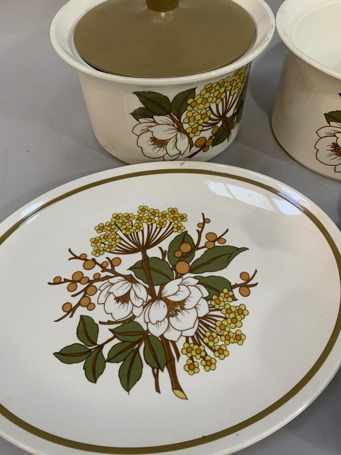 A 1970s Mid Winter dinner service of Meadow Sweet design comprising six dinner plates 26cm, five - Image 2 of 5