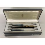 A Parker fountain pen in black lacquered and gilt case, presentation box and two cartridges