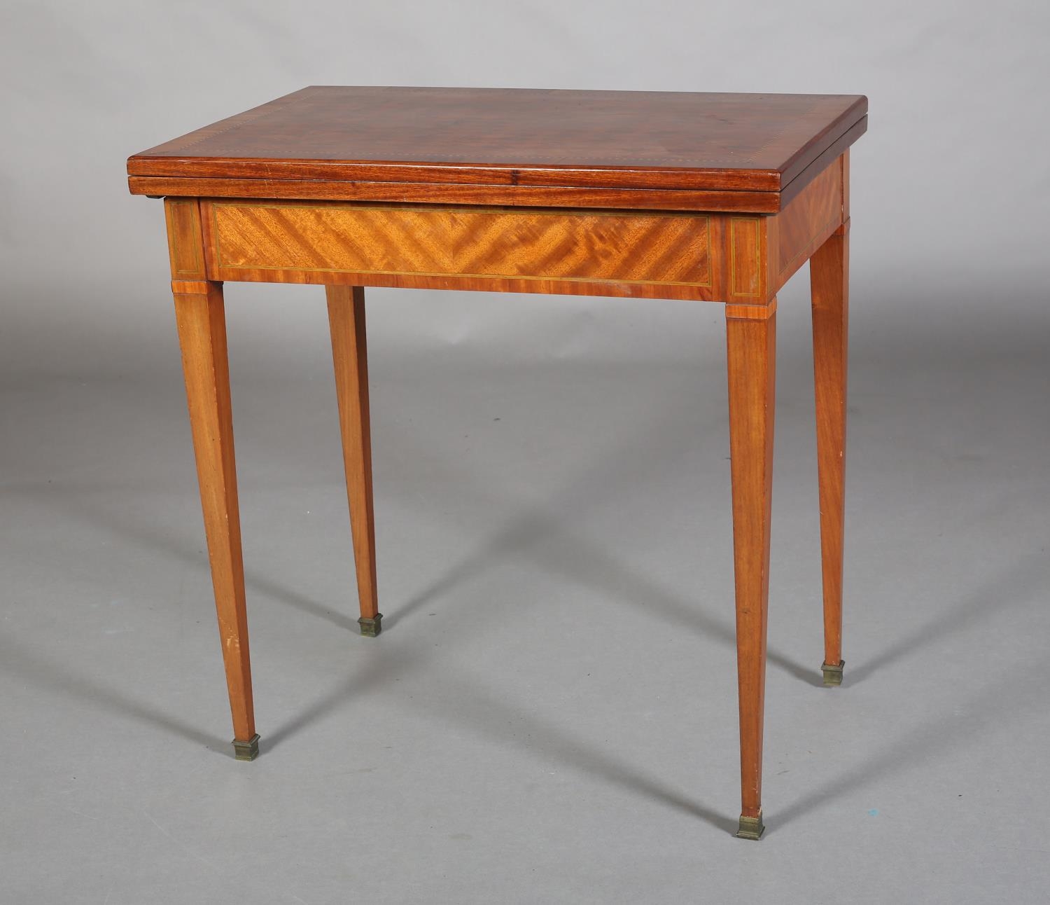AN EARLY 20TH CENTURY MAHOGANY AND SATIN WALNUT PARQUETRY CARD, WRITING AND DRESSING TABLE inlaid