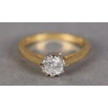 A SINGLE STONE DIAMOND RING in 18ct gold, the brilliant cut stone crown set flanked by split