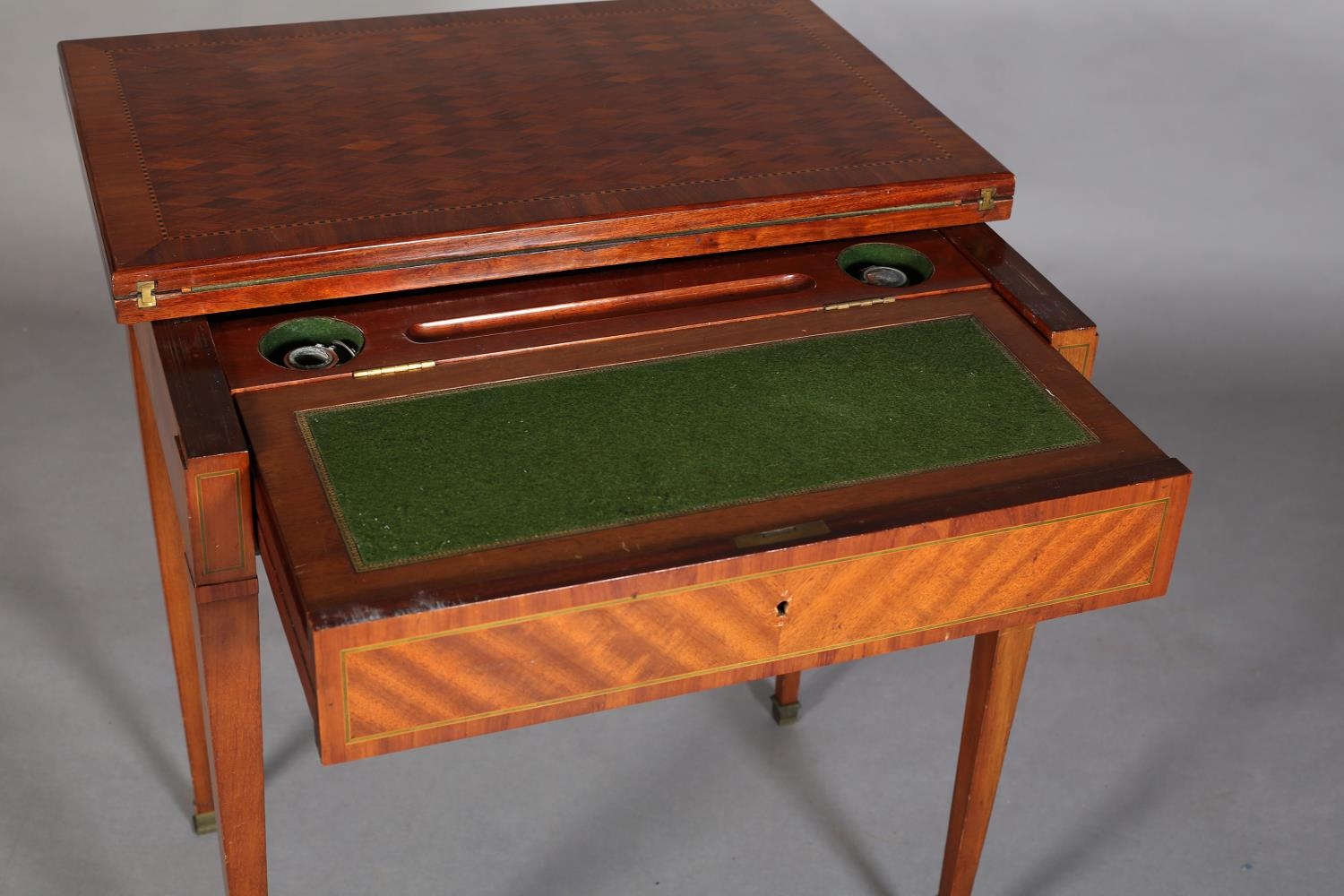 AN EARLY 20TH CENTURY MAHOGANY AND SATIN WALNUT PARQUETRY CARD, WRITING AND DRESSING TABLE inlaid - Image 10 of 10