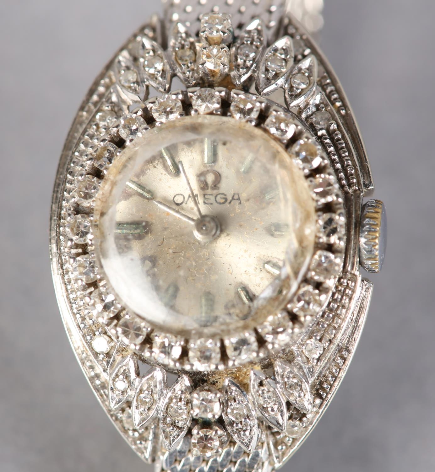 AN OMEGA LADY'S DIAMOND COCKTAIL WRISTWATCH, c.1965, 17 jewelled 484 movement No. 22672309, silvered