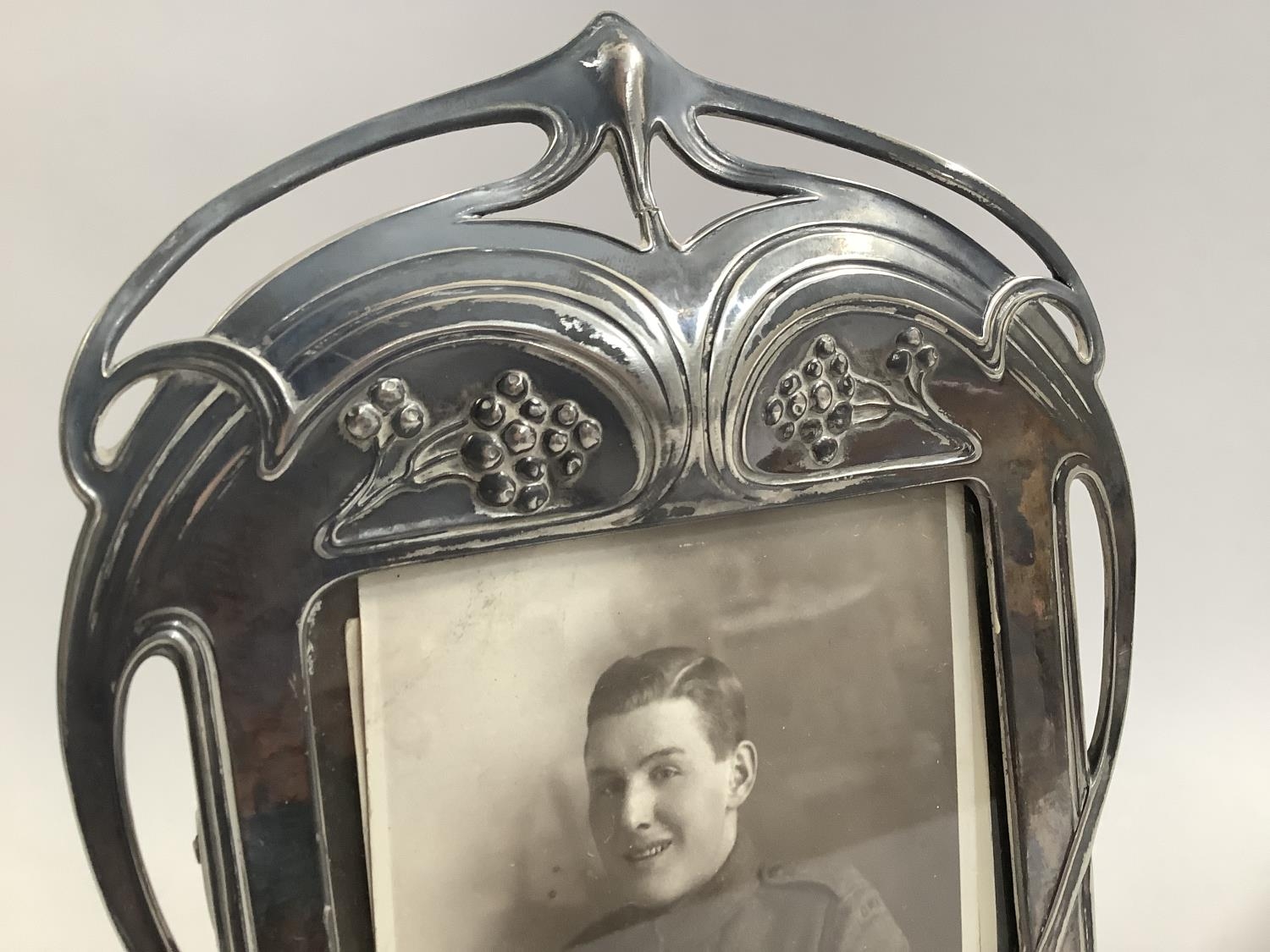 AN ART NOUVEAU SILVER PLATED PHOTOGRAPH FRAME BY WMF, of arched rectangular outline, cast with plant - Image 3 of 8