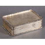 AN ELIZABETH II SILVER ENGINE TURNED OBLONG SNUFF BOX BY MAPPIN & WEBB LTD, Birmingham 1982, 3.5oz