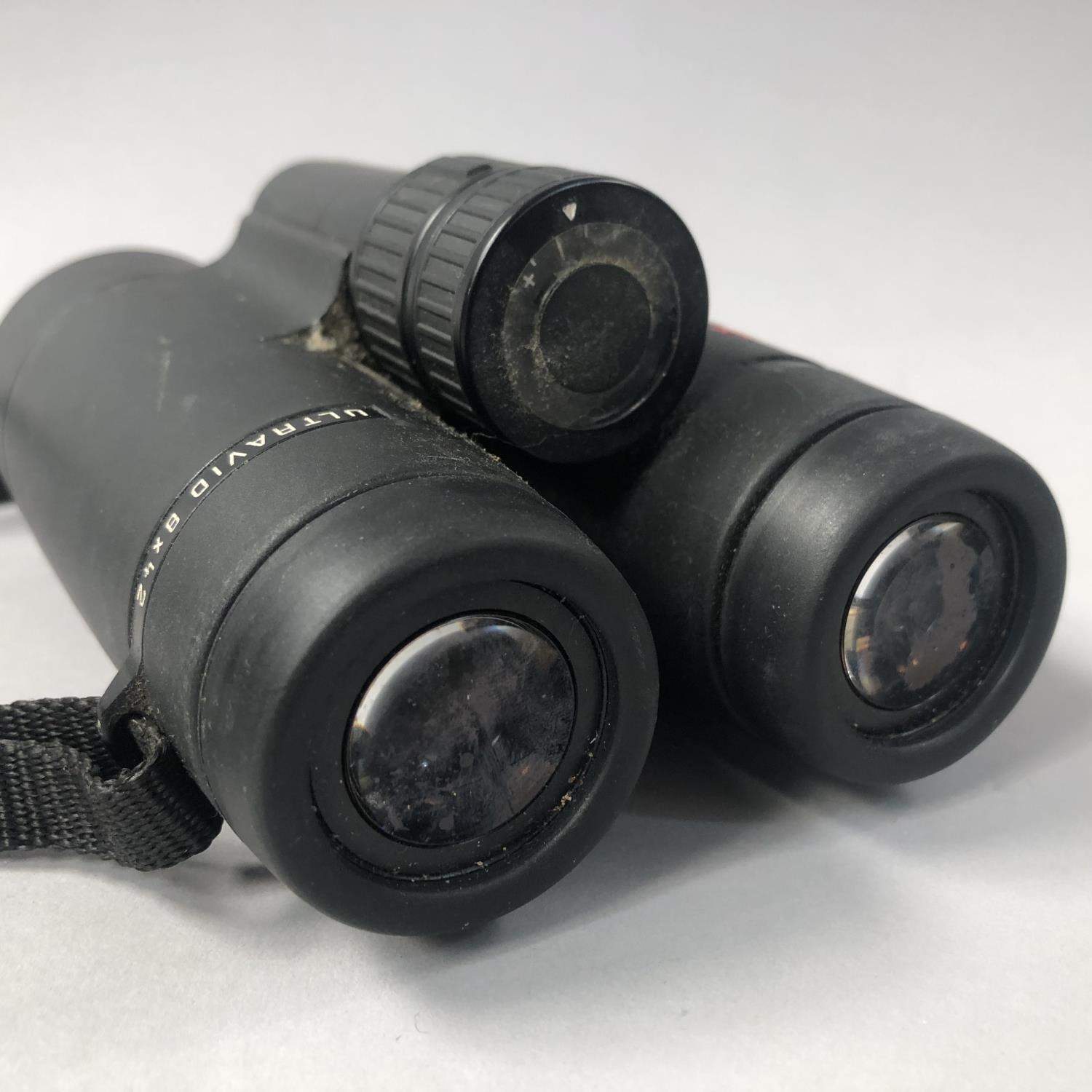 A PAIR OF LEICA ULTRAVID 8 X 42 BINOCULARS, serial no. 1551224, approximate length 15cm - Image 5 of 5