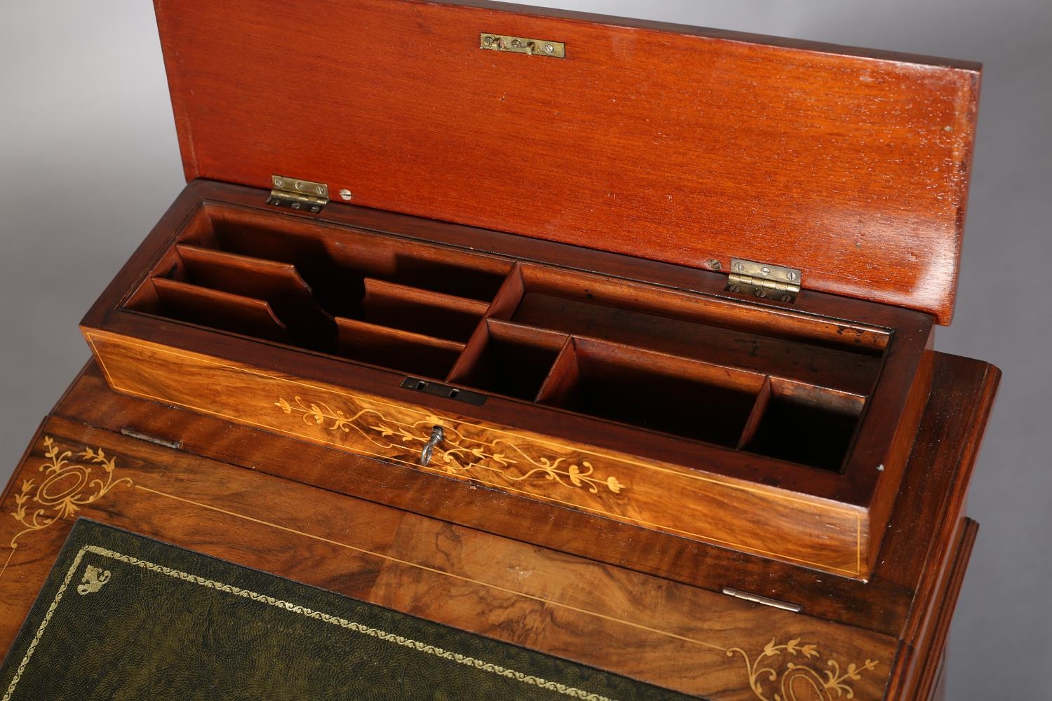 A 19TH CENTURY FIGURED WALNUT AND SATINWOOD INLAID DAVENPORT having a raised compartment, leather - Image 6 of 7