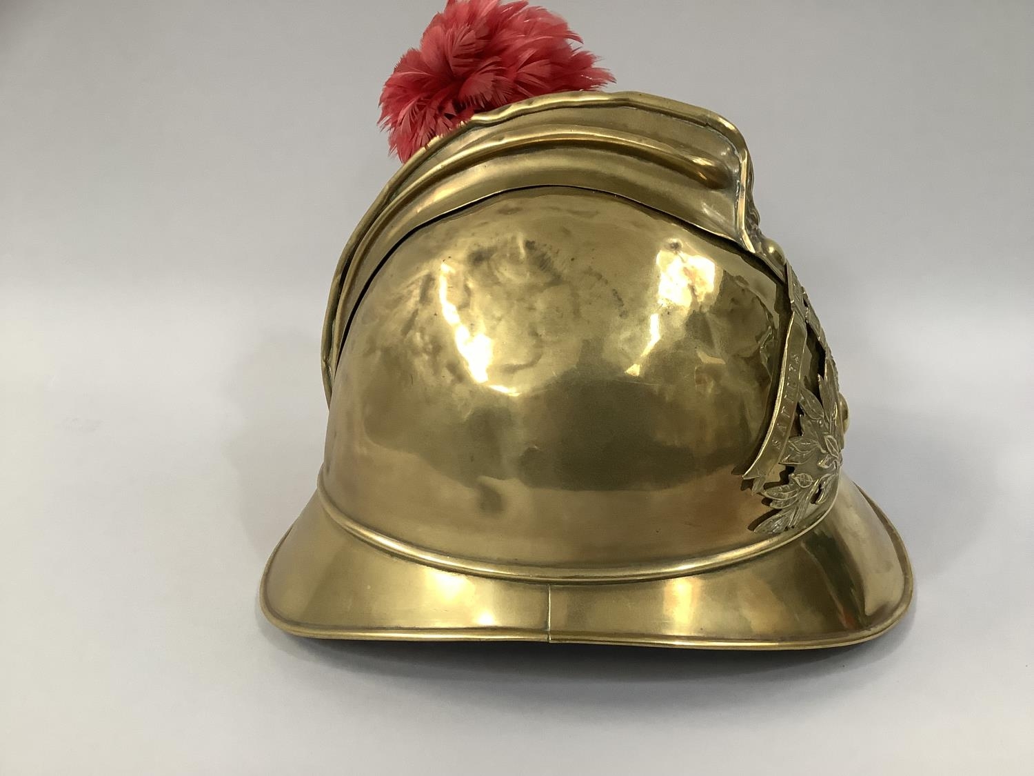 A 19TH CENTURY FRENCH SAPEURS POMPIERS DE FES BRASS FIREMAN'S HELMET, of Adrian pattern style, - Image 4 of 5