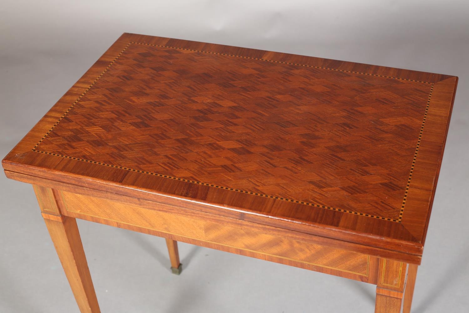 AN EARLY 20TH CENTURY MAHOGANY AND SATIN WALNUT PARQUETRY CARD, WRITING AND DRESSING TABLE inlaid - Image 4 of 10