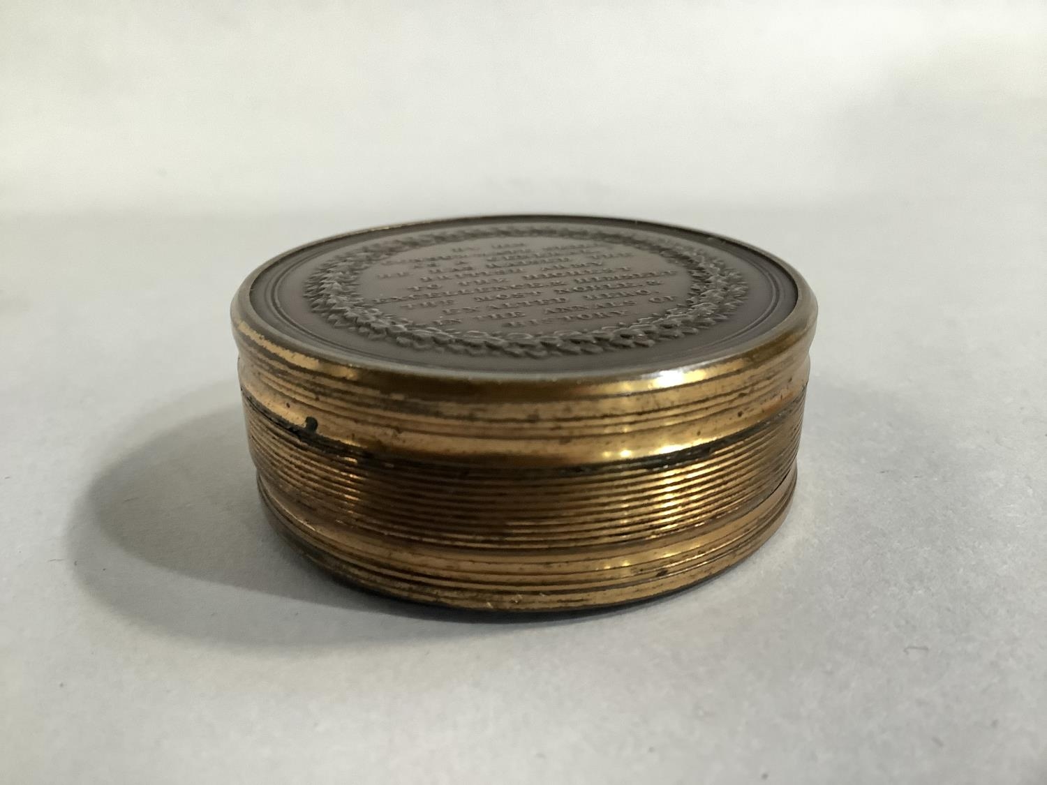 19th CENTURY DUKE OF WELLINGTON BRONZE BOX MEDAL containing twelve circular pieces of paper with - Image 3 of 5