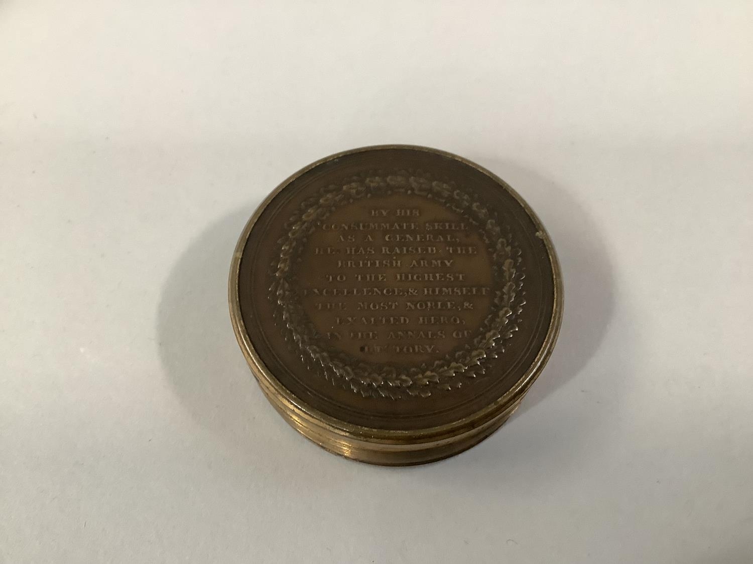 19th CENTURY DUKE OF WELLINGTON BRONZE BOX MEDAL containing twelve circular pieces of paper with - Image 2 of 5