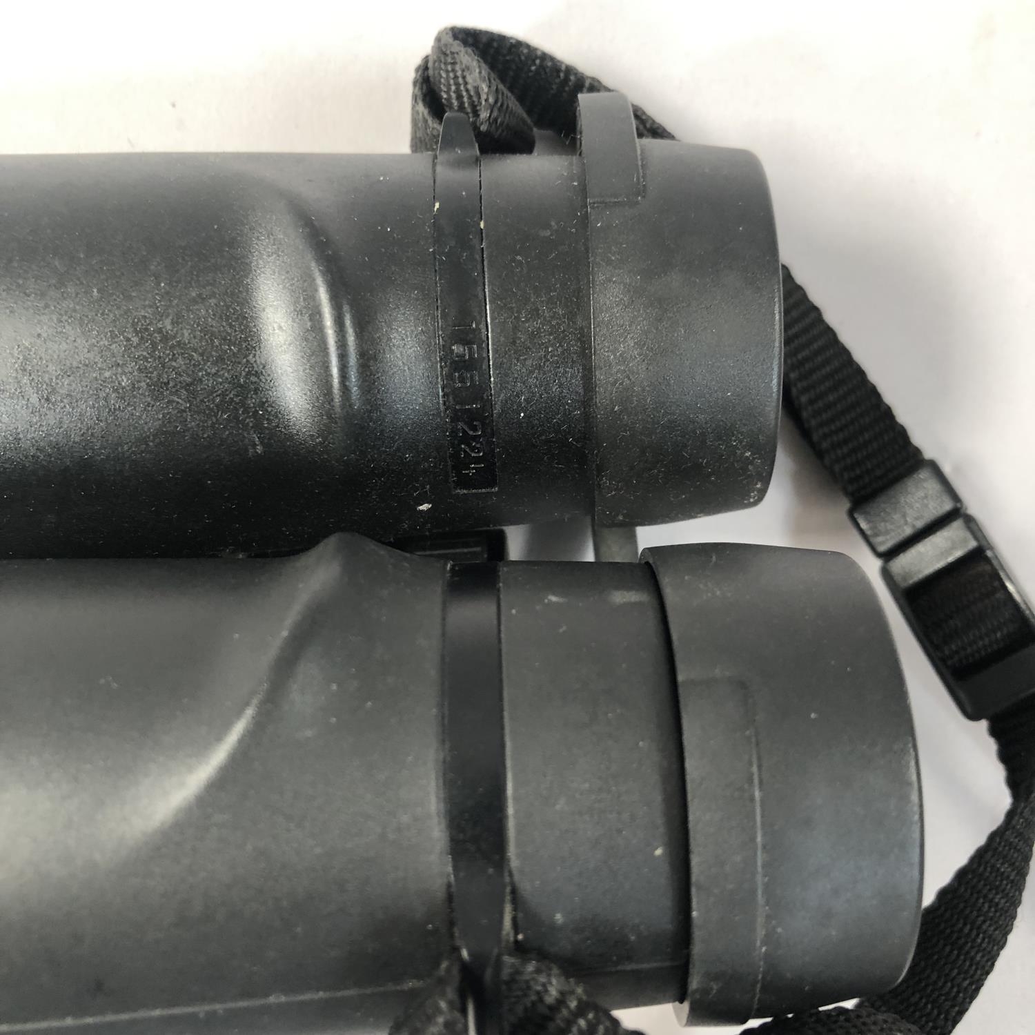 A PAIR OF LEICA ULTRAVID 8 X 42 BINOCULARS, serial no. 1551224, approximate length 15cm - Image 3 of 5